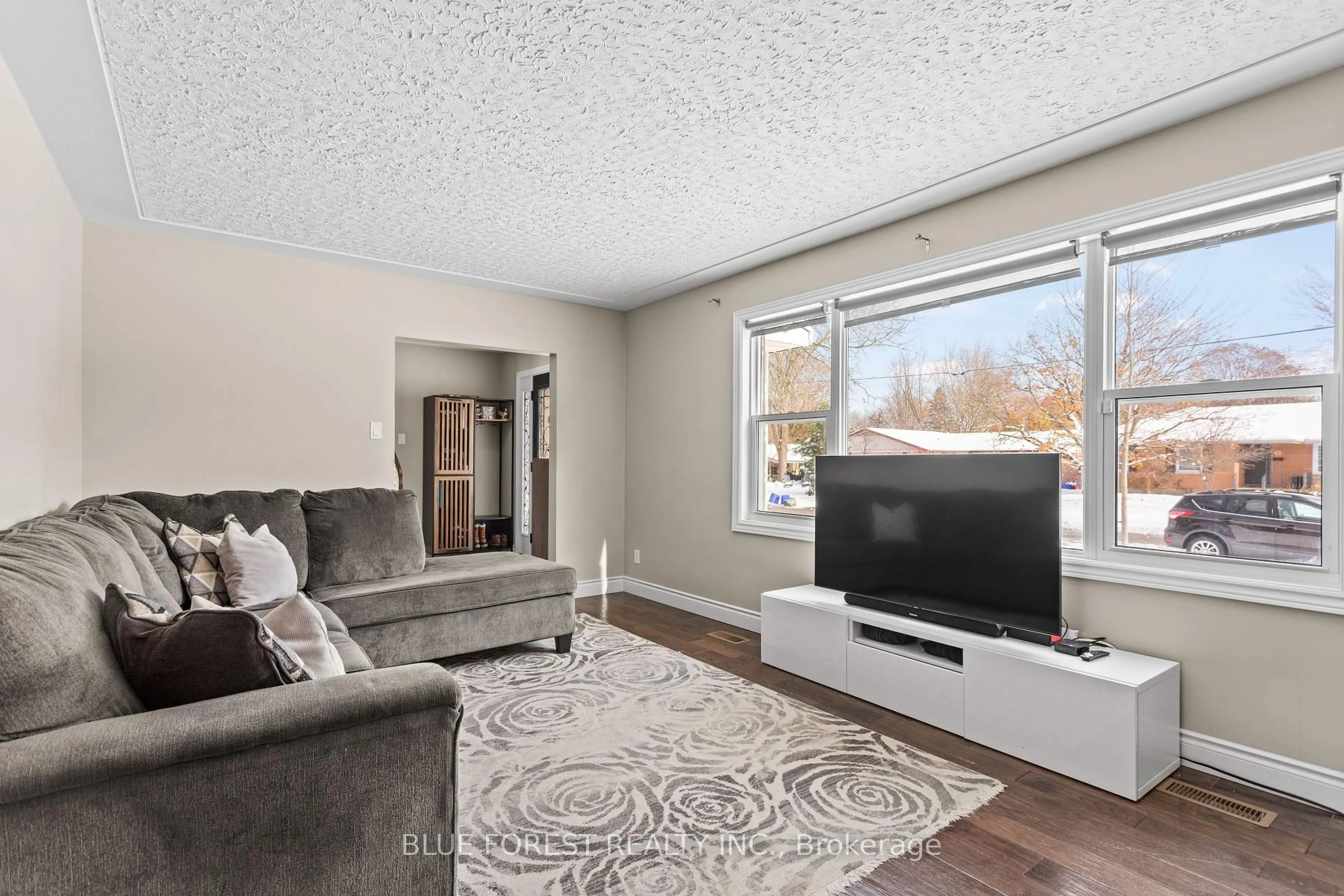 Living room with furniture, unknown for 6 Gretna Green, London North Ontario N6G 1X1