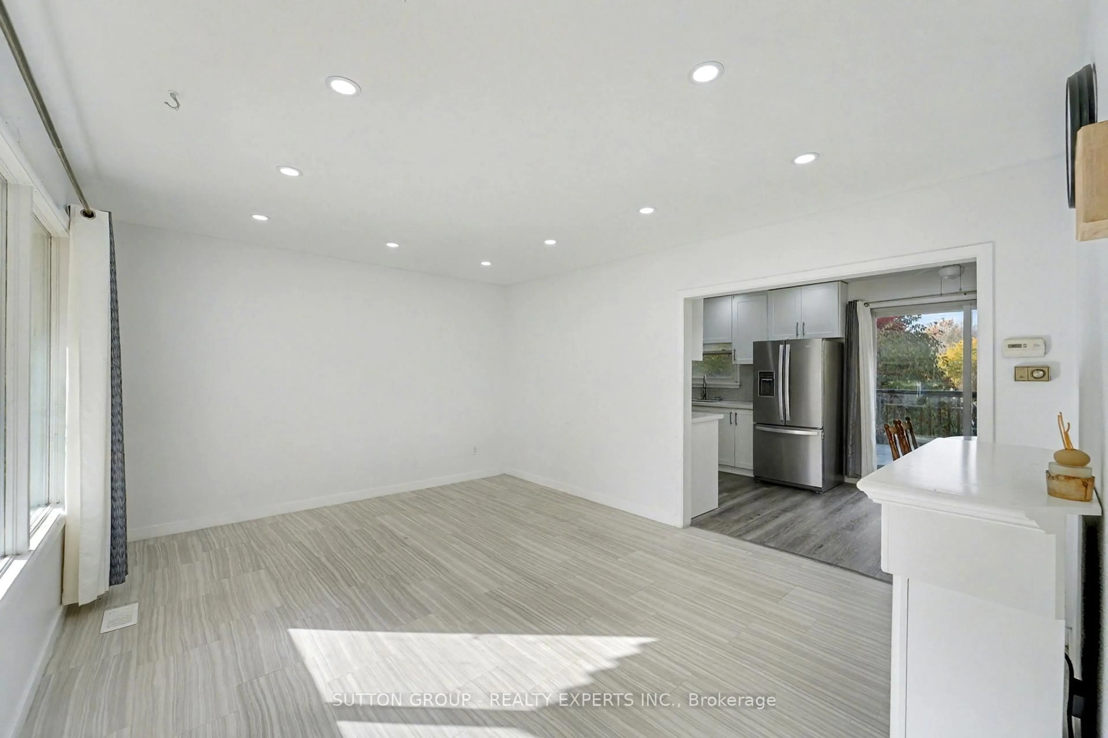 Open concept kitchen, unknown for 893 CROMWELL St, Woodstock Ontario N4S 5B4