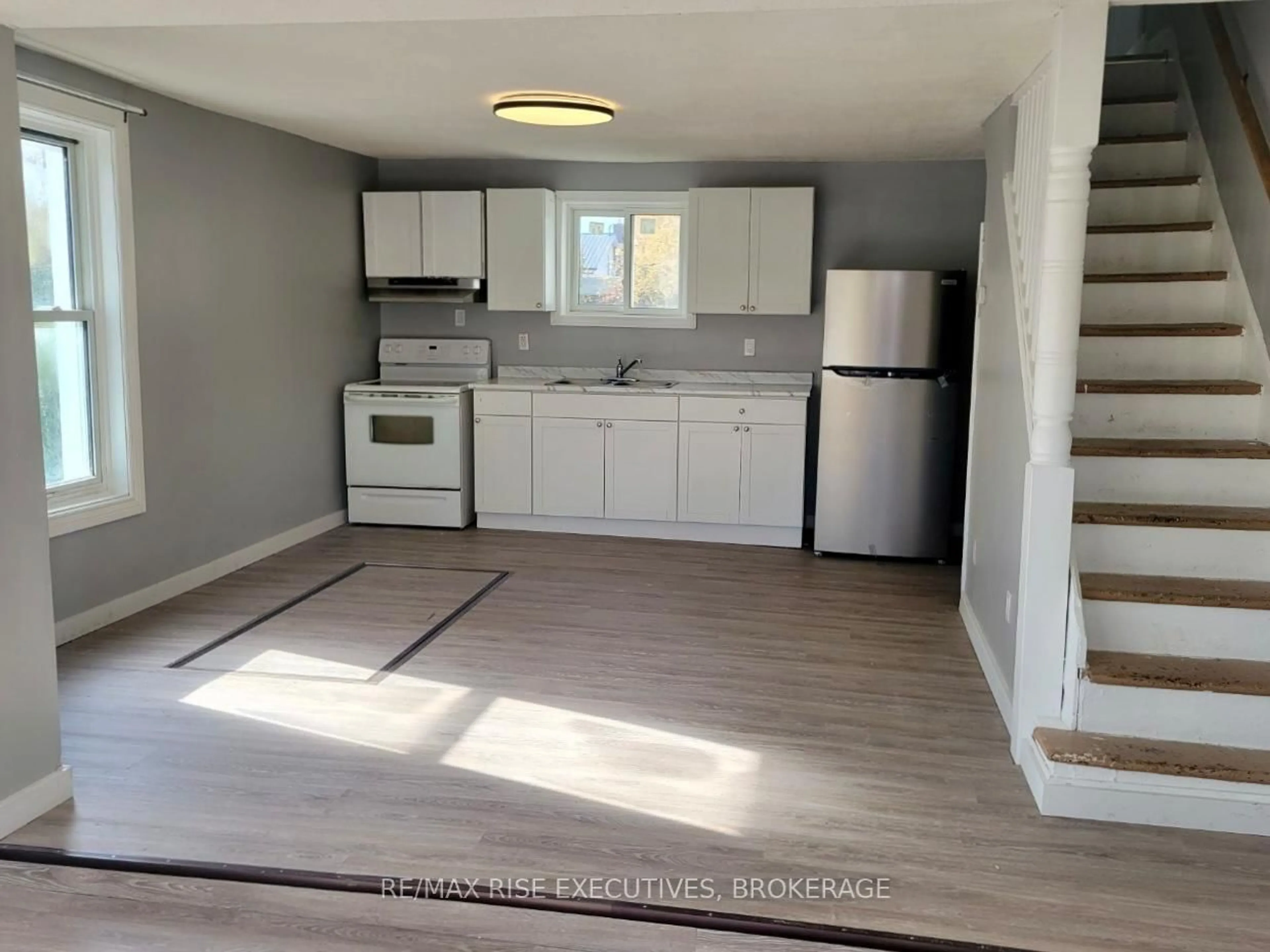 Unknown for 190 Victoria Ave, Gananoque Ontario K7G 2S1