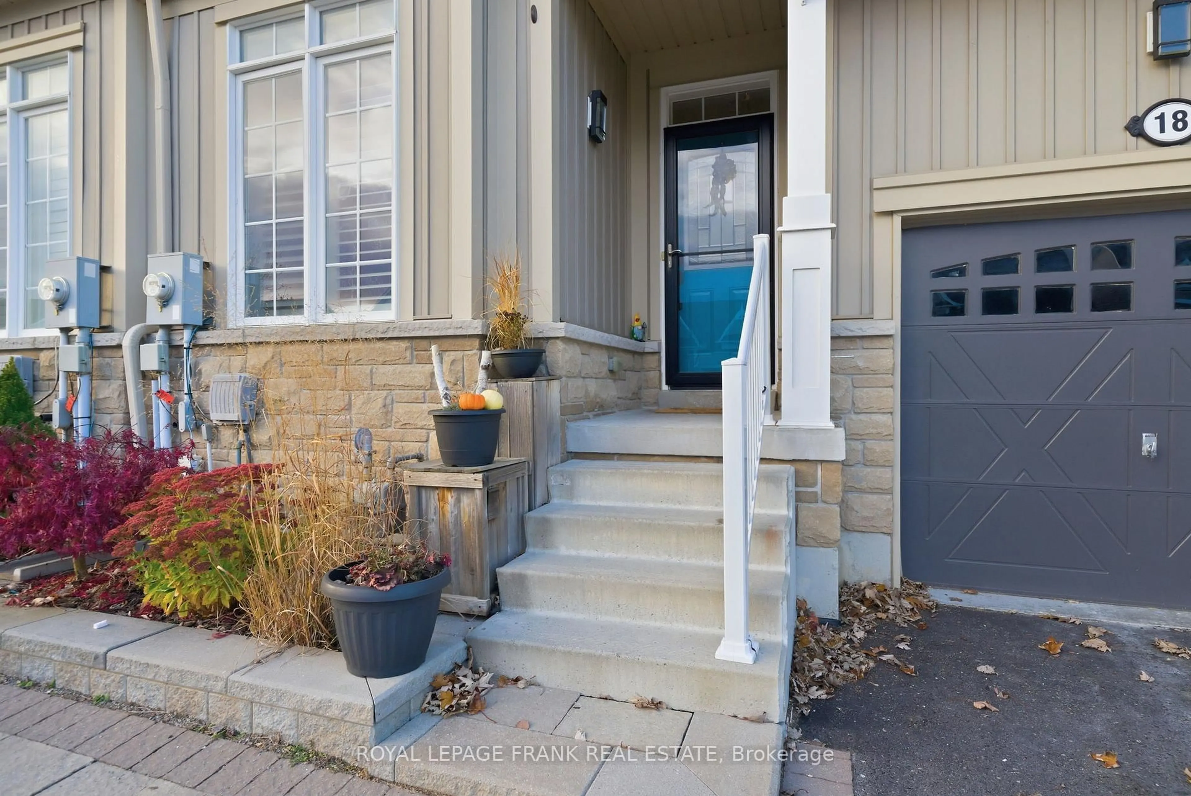 Indoor entryway for 18 Deacon Cres, Kawartha Lakes Ontario K9V 0L4
