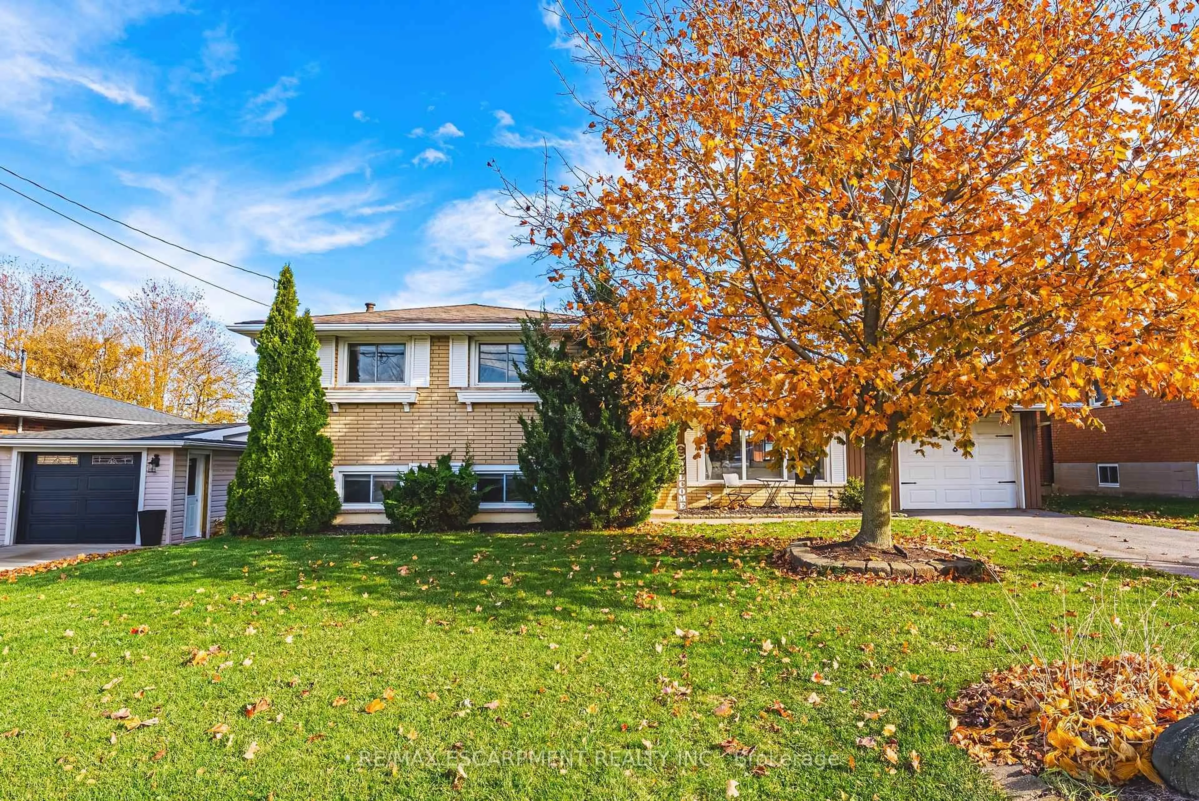 Home with vinyl exterior material, street for 4117 Hixon St, Lincoln Ontario L0R 1B7