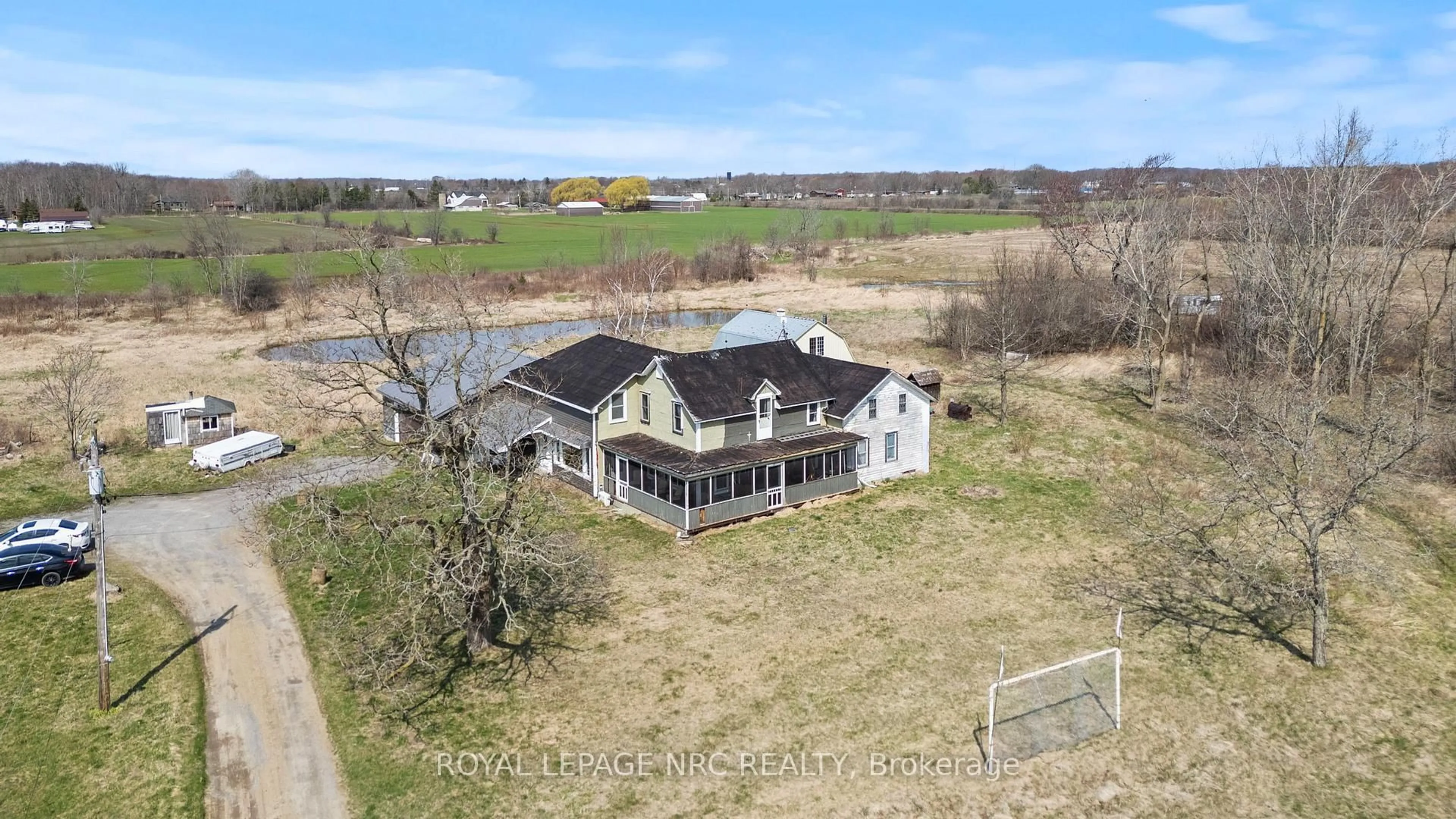 A pic from outside/outdoor area/front of a property/back of a property/a pic from drone, building for 758 Wyldewood Rd, Port Colborne Ontario L0S 1R0