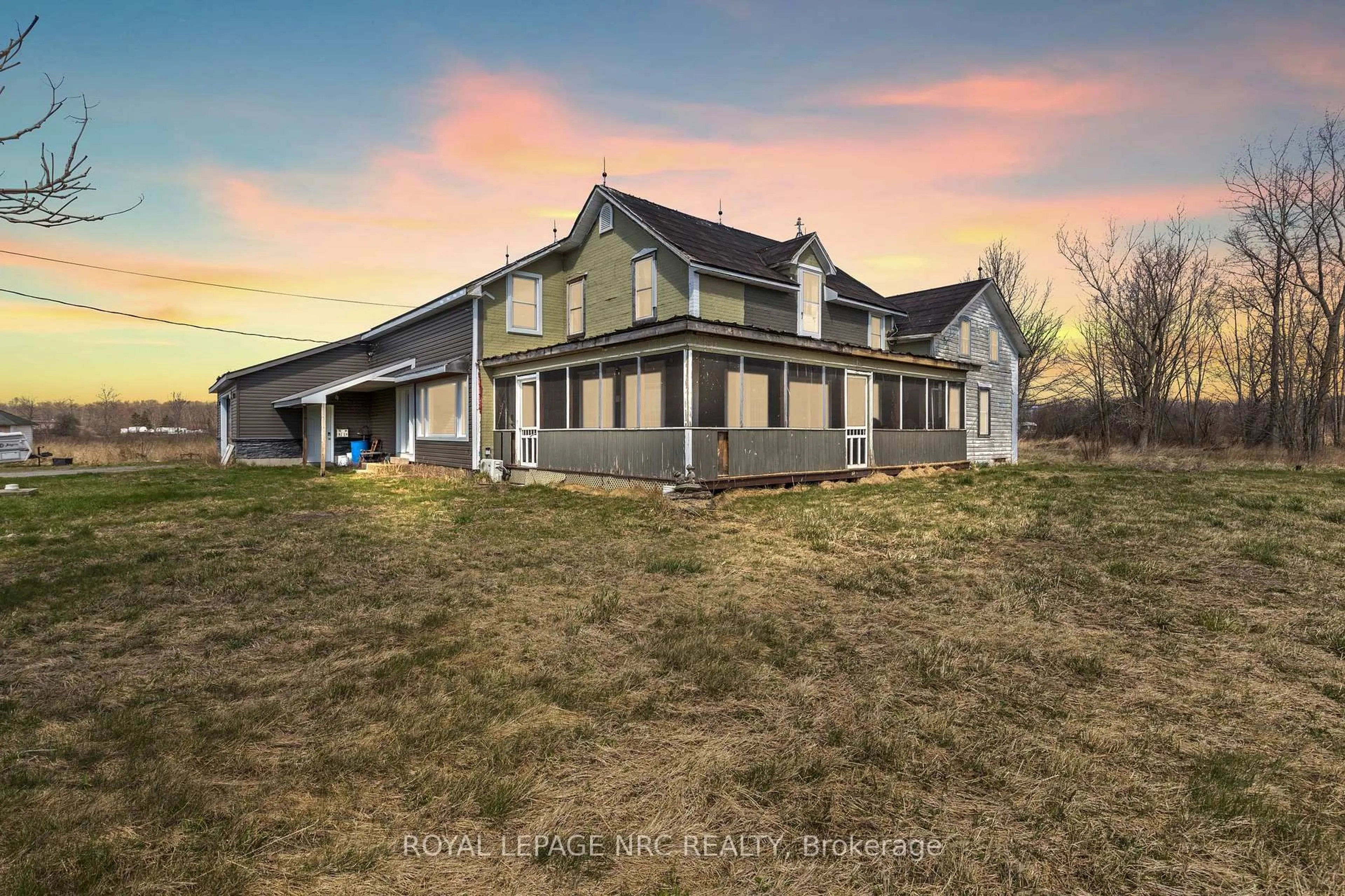 A pic from outside/outdoor area/front of a property/back of a property/a pic from drone, building for 758 Wyldewood Rd, Port Colborne Ontario L0S 1R0