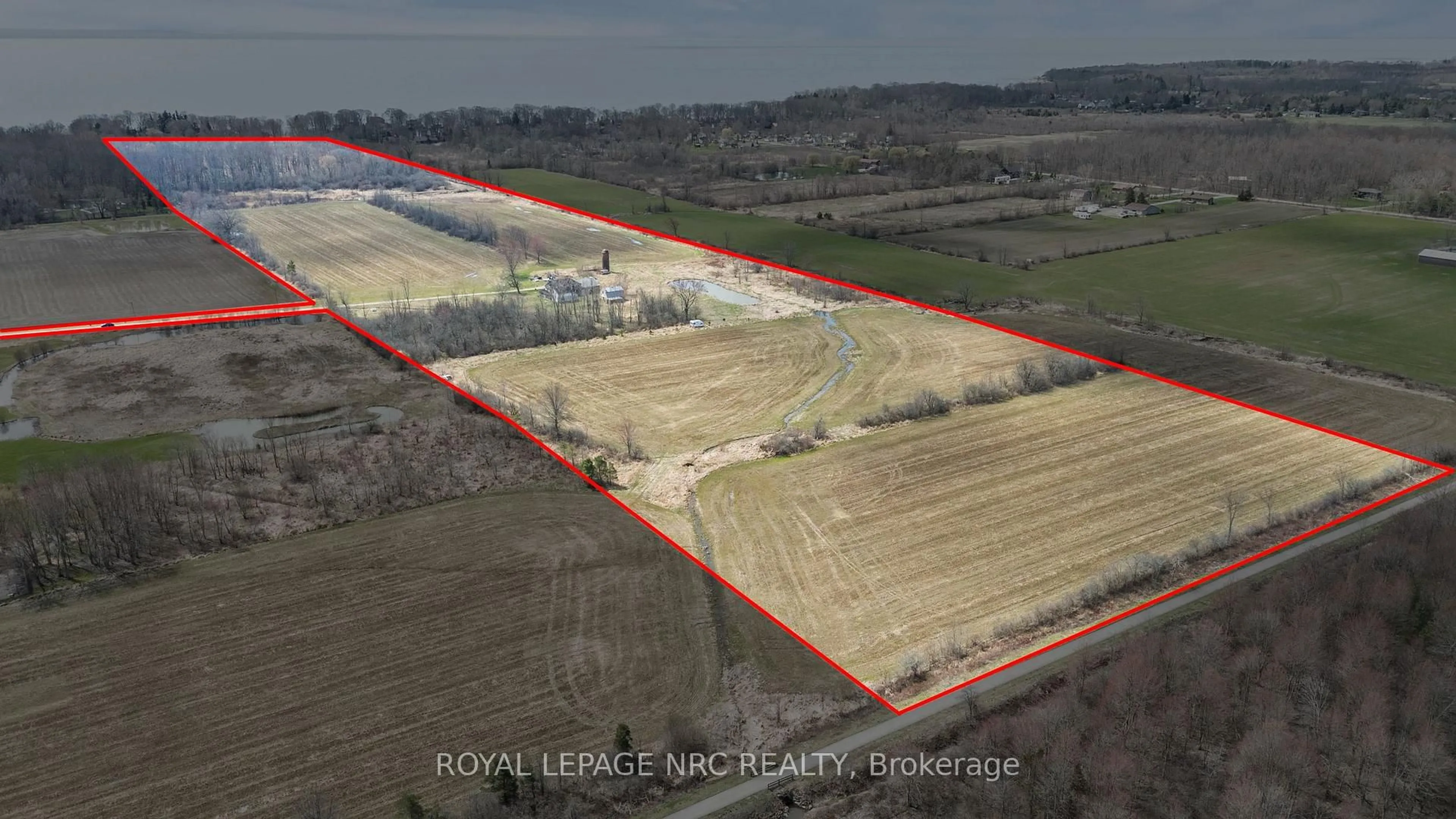 A pic from outside/outdoor area/front of a property/back of a property/a pic from drone, unknown for 758 Wyldewood Rd, Port Colborne Ontario L0S 1R0