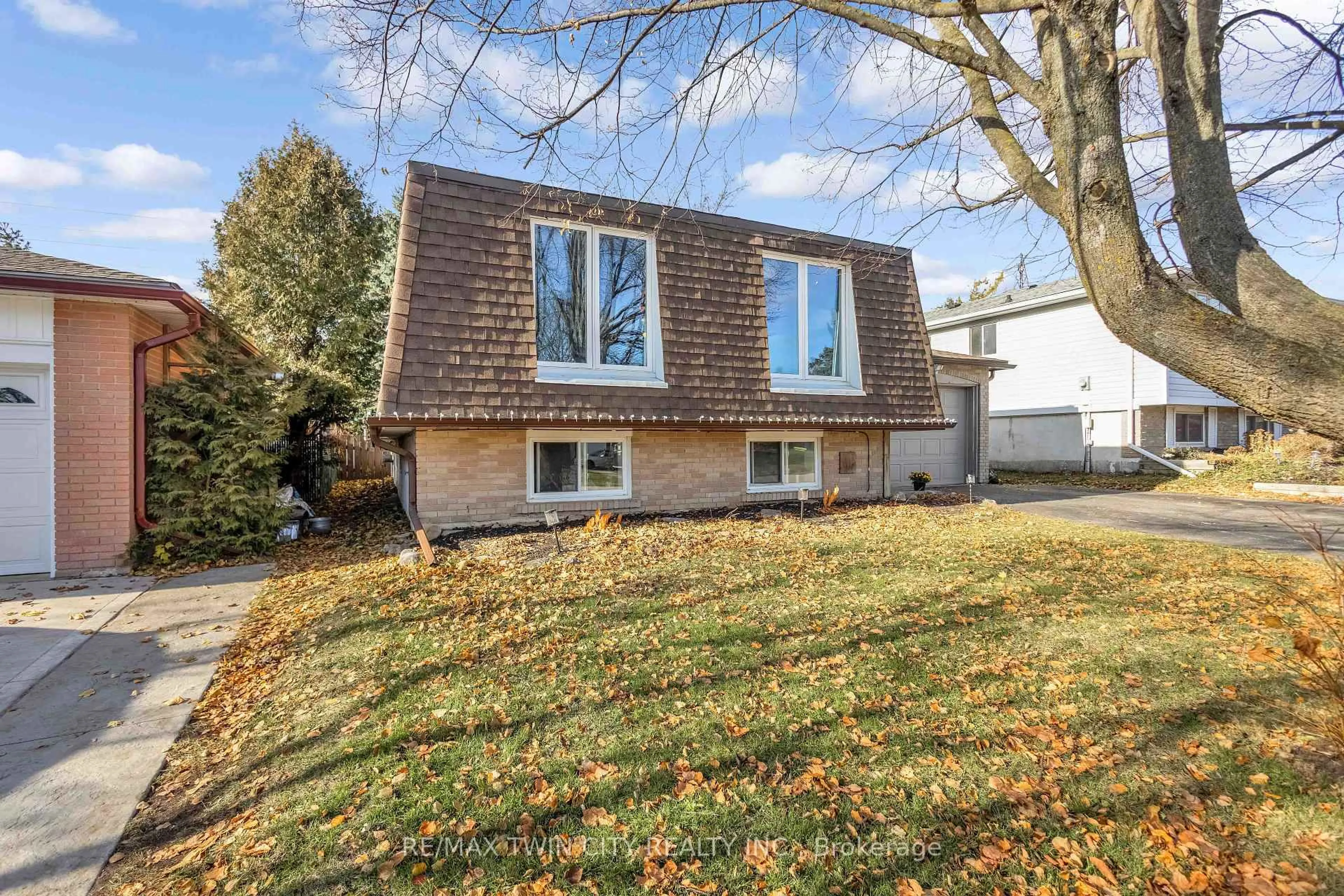 Home with vinyl exterior material, street for 36 Valerie Crt, Cambridge Ontario N3C 3H4