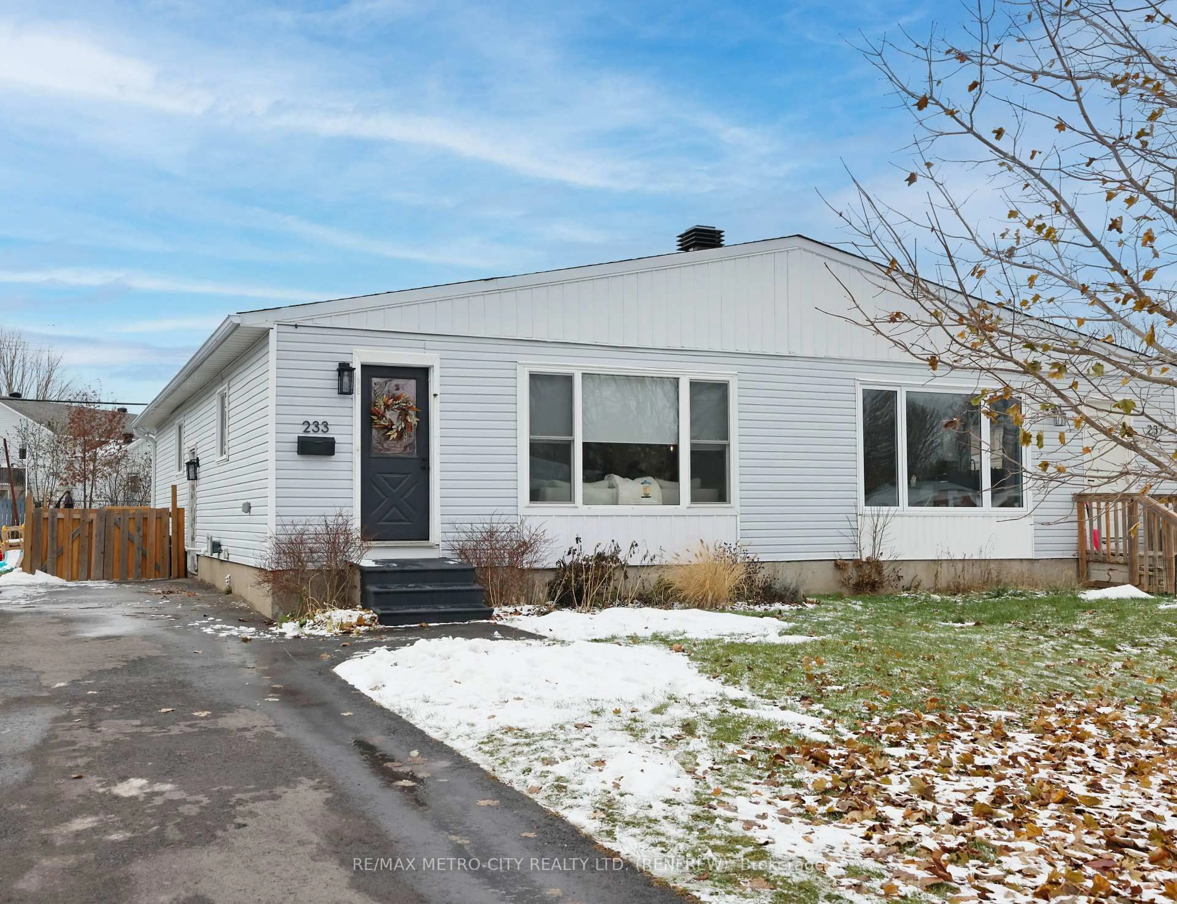 Home with vinyl exterior material, street for 233 Airth Blvd, Renfrew Ontario K7V 4B8