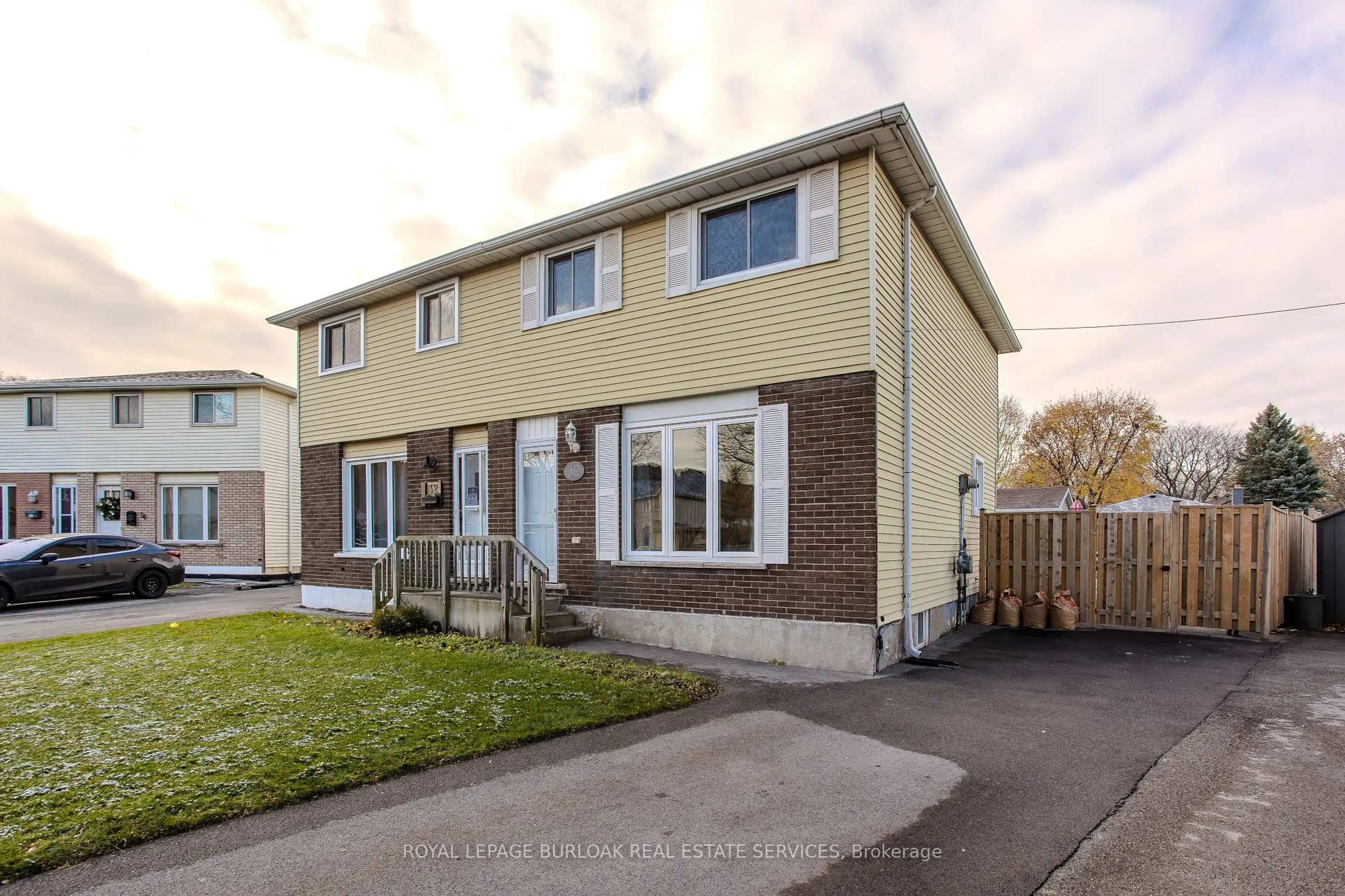 A pic from outside/outdoor area/front of a property/back of a property/a pic from drone, street for 30 Graywood Rd, Hamilton Ontario L9C 6K4