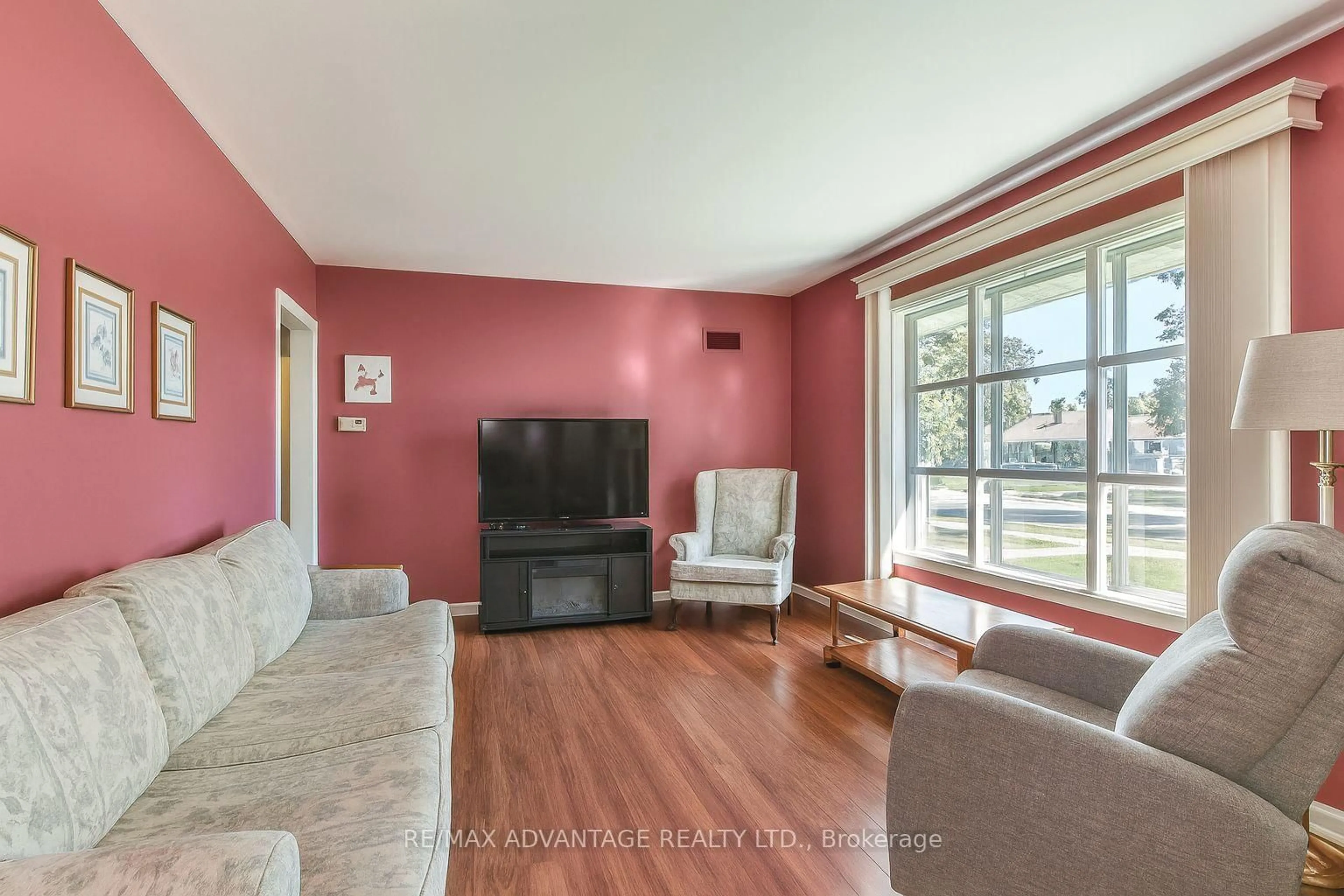 Living room with furniture, unknown for 237 Rainbow Ave, London East Ontario N5W 4V9