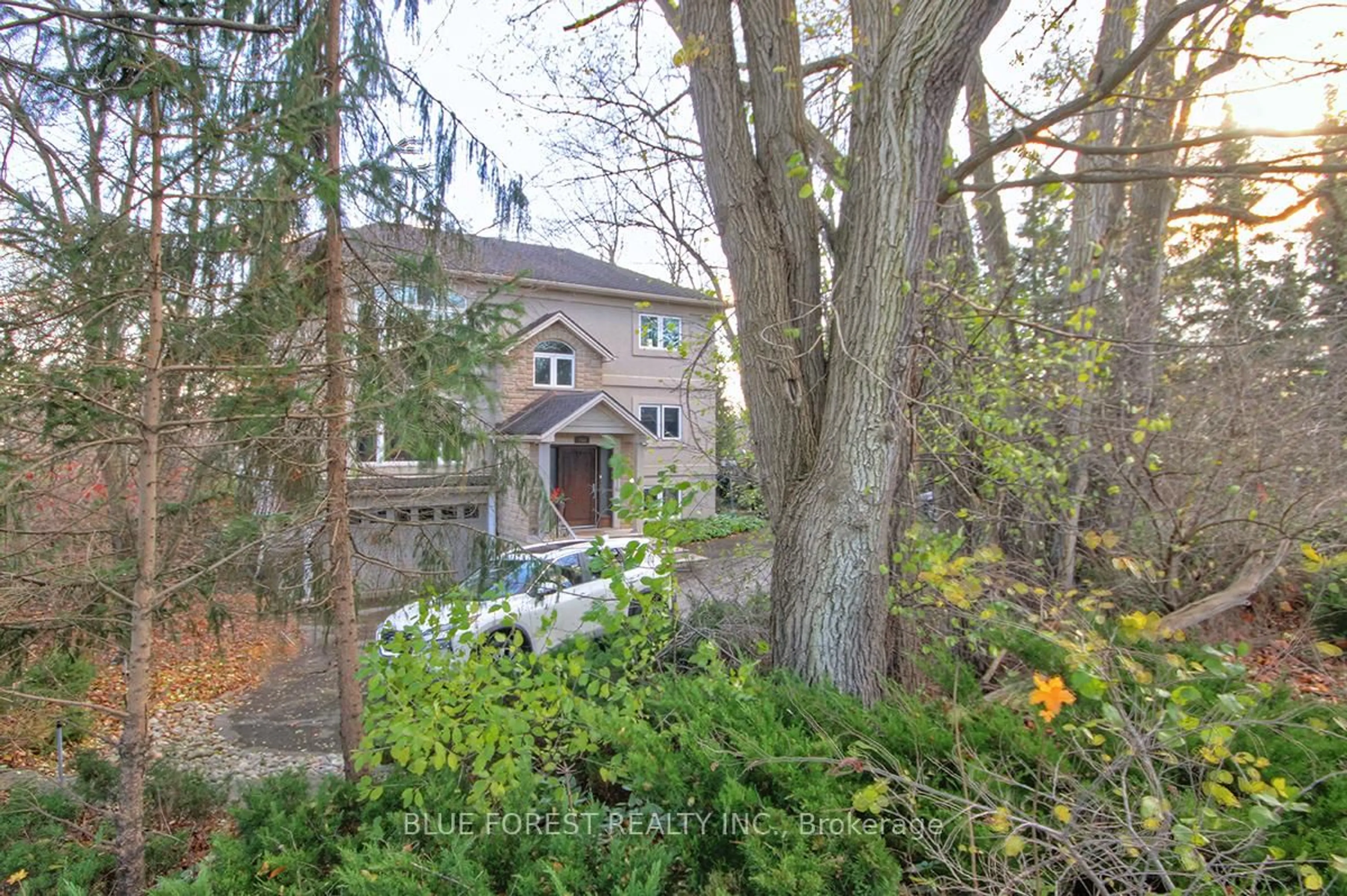 A pic from outside/outdoor area/front of a property/back of a property/a pic from drone, street for 754 Riverside Dr, London North Ontario N6H 2S4