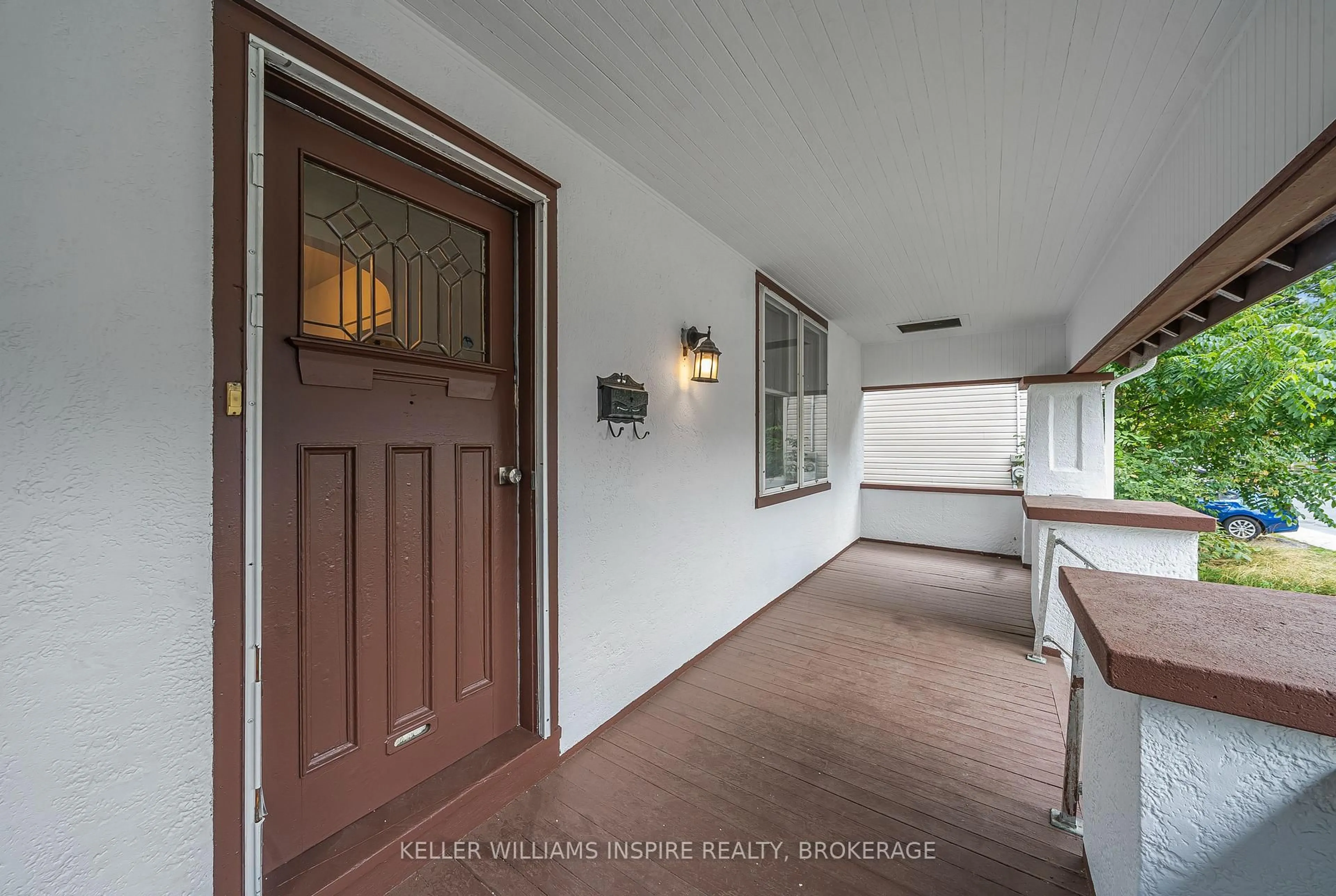 Indoor foyer for 515 Victoria St, Kingston Ontario K7L 3Z9