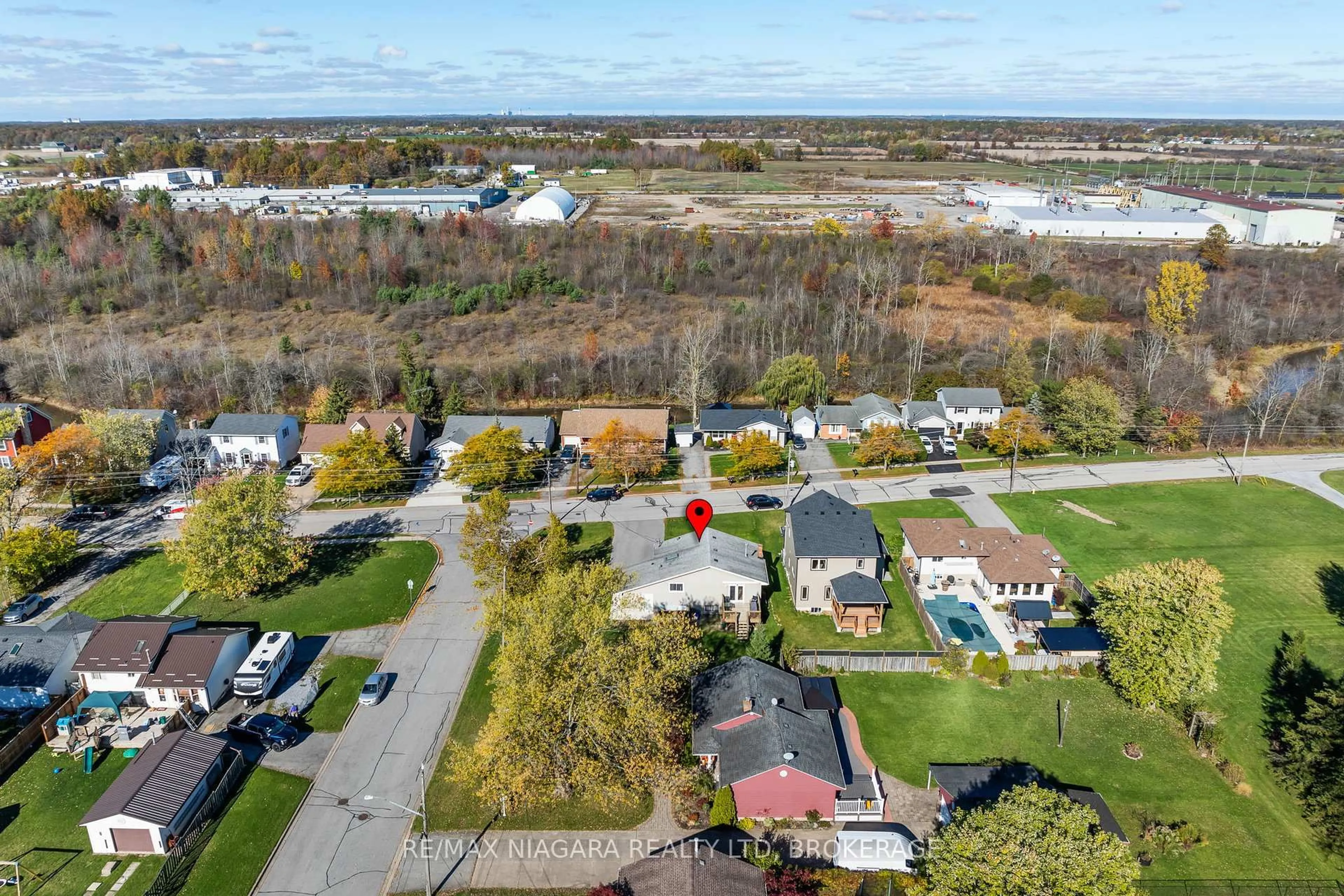 A pic from outside/outdoor area/front of a property/back of a property/a pic from drone, water/lake/river/ocean view for 3465 EAST MAIN St, Fort Erie Ontario L0S 1S0