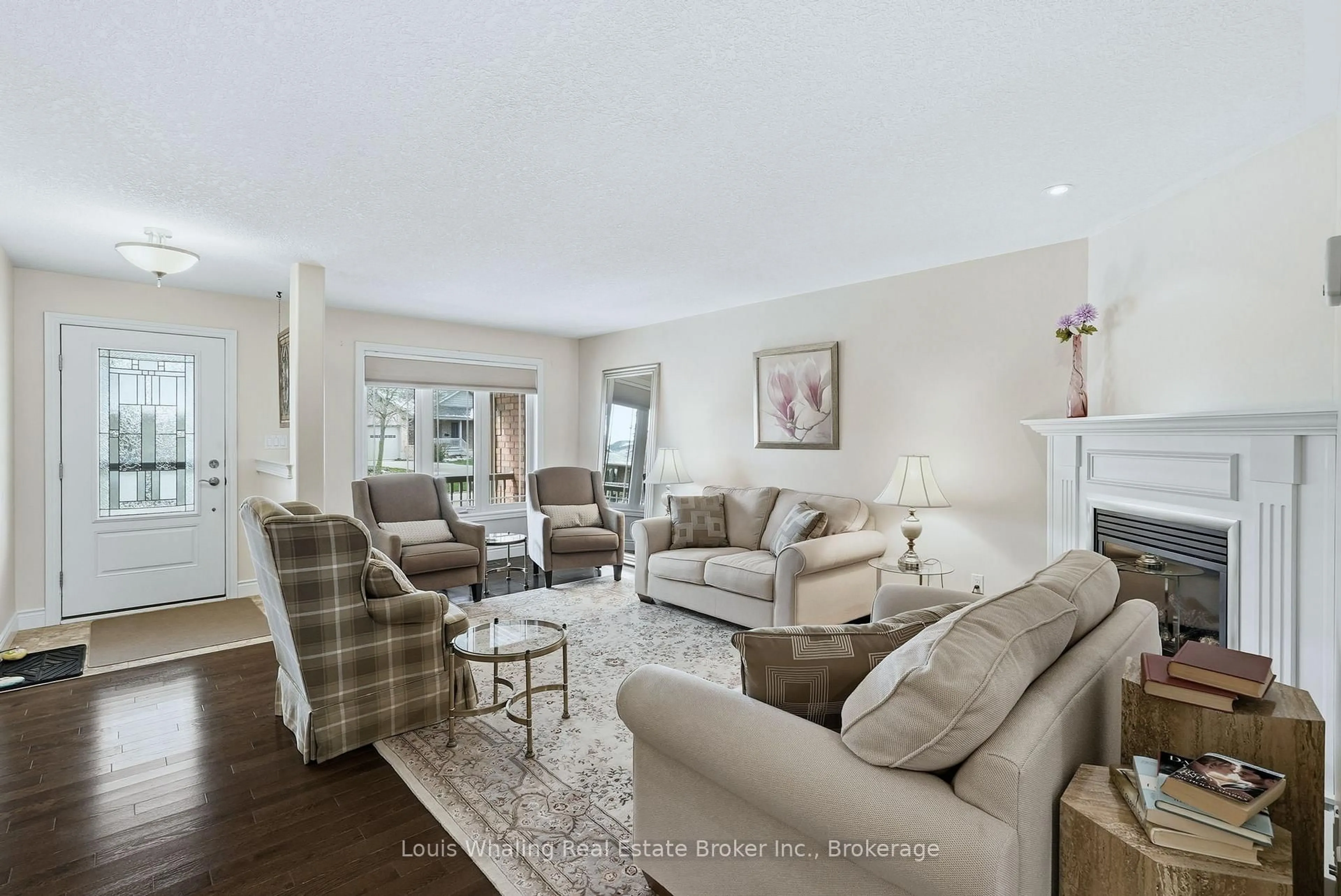 Living room with furniture, unknown for 113 A 13th Ave, Hanover Ontario N4N 3V1