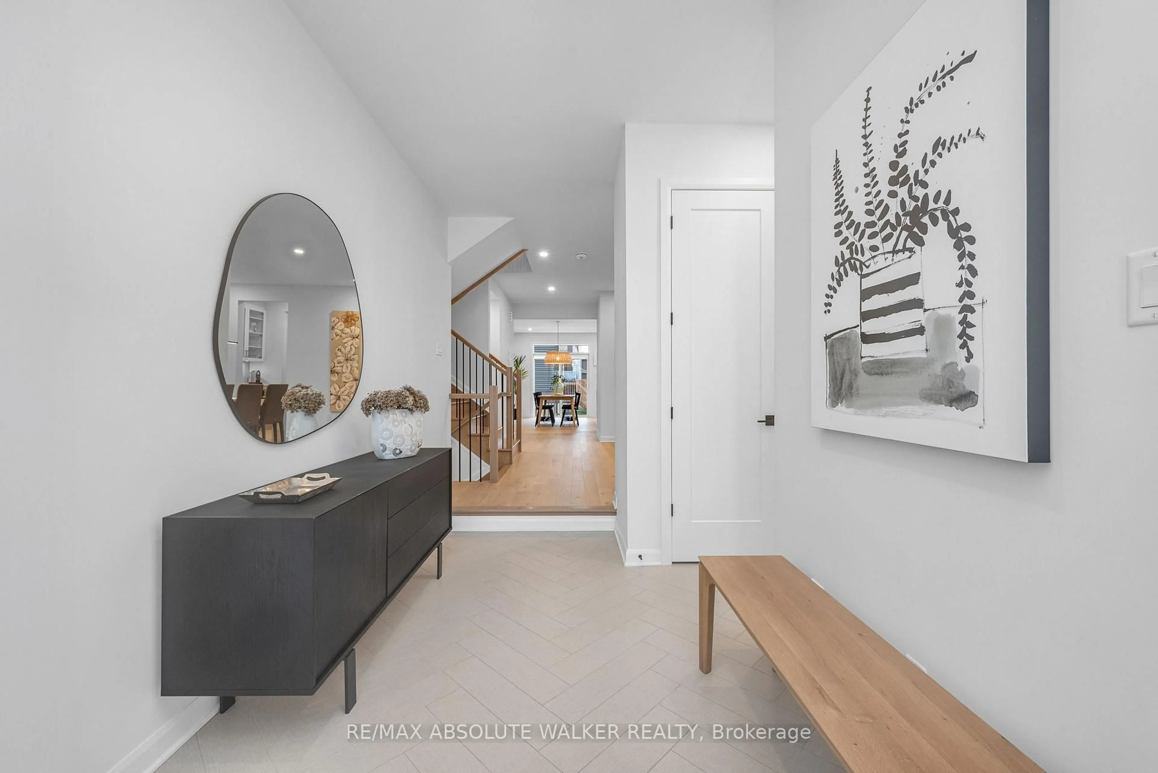 Indoor entryway for 2055 Wanderer Ave, Manotick Ontario K4M 0W9