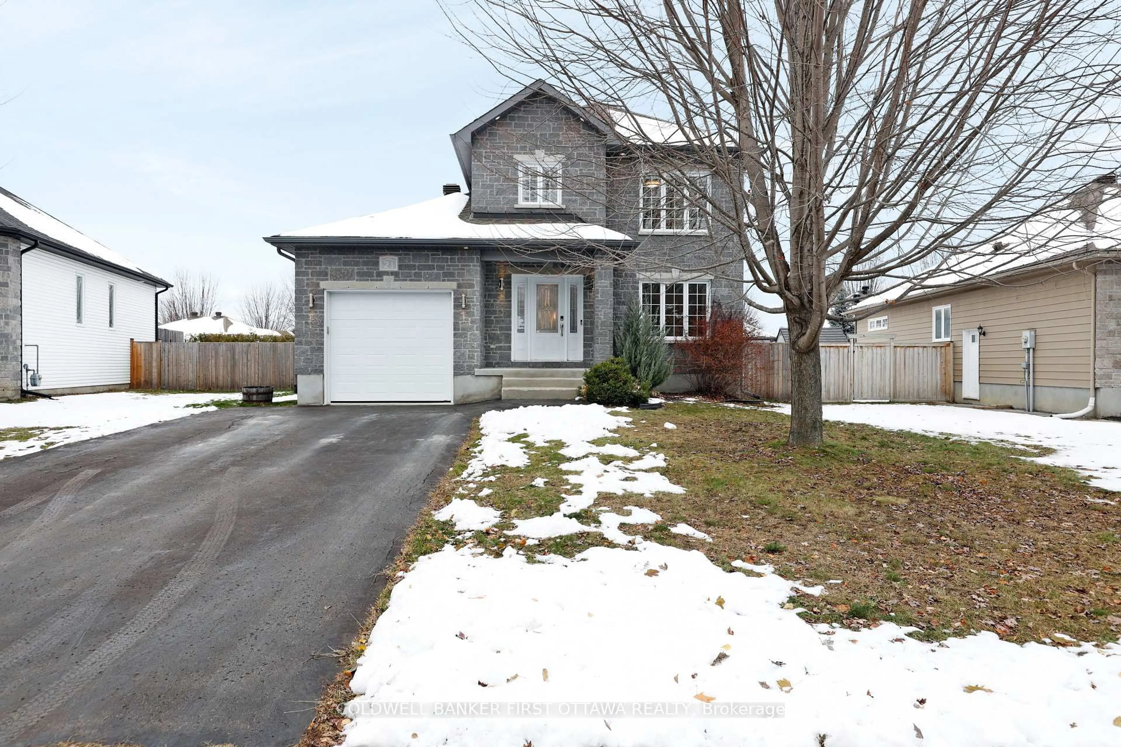 A pic from outside/outdoor area/front of a property/back of a property/a pic from drone, street for 21 Constantineau St, The Nation Ontario K0A 2M0