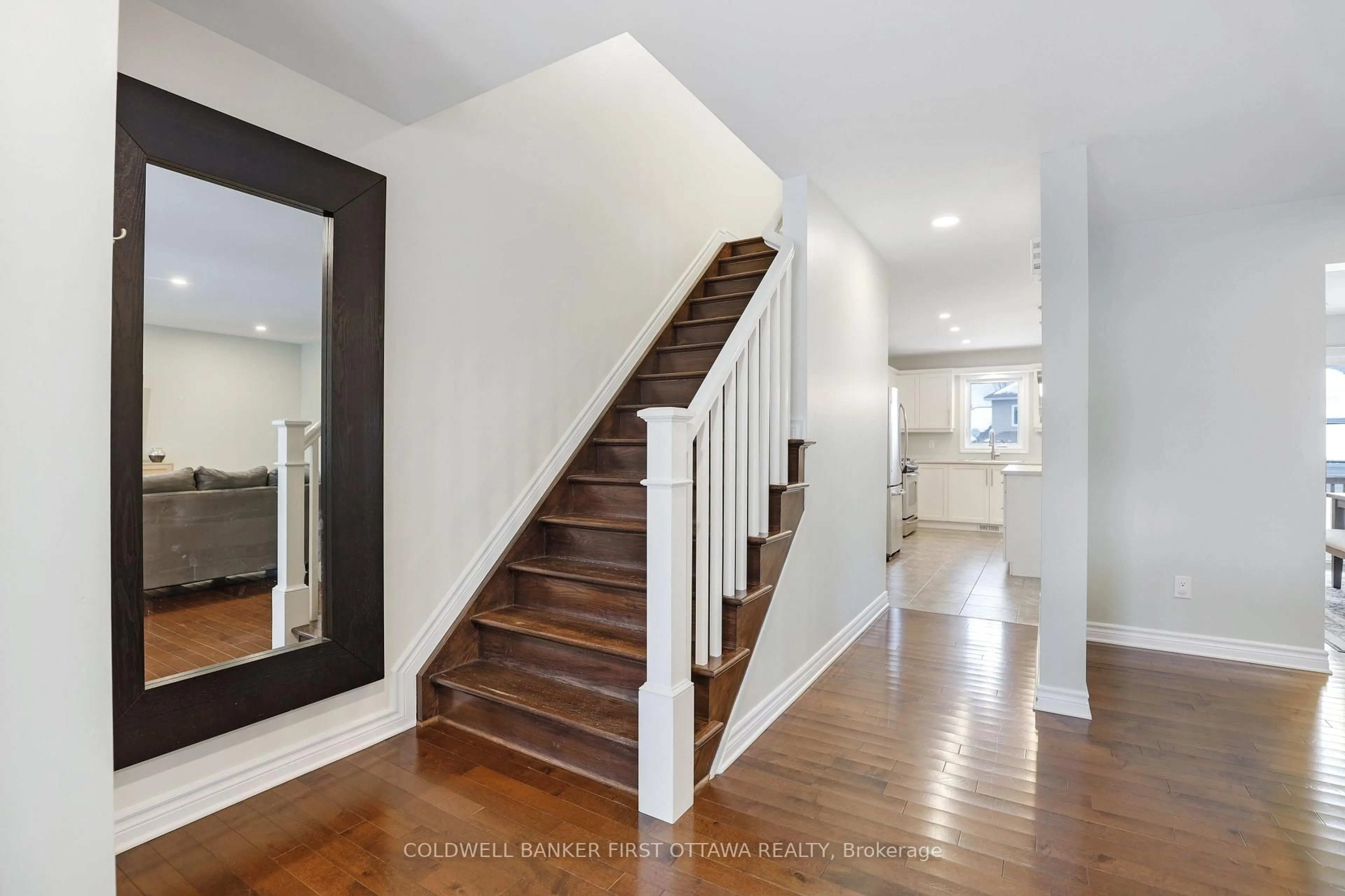 Indoor entryway for 21 Constantineau St, The Nation Ontario K0A 2M0