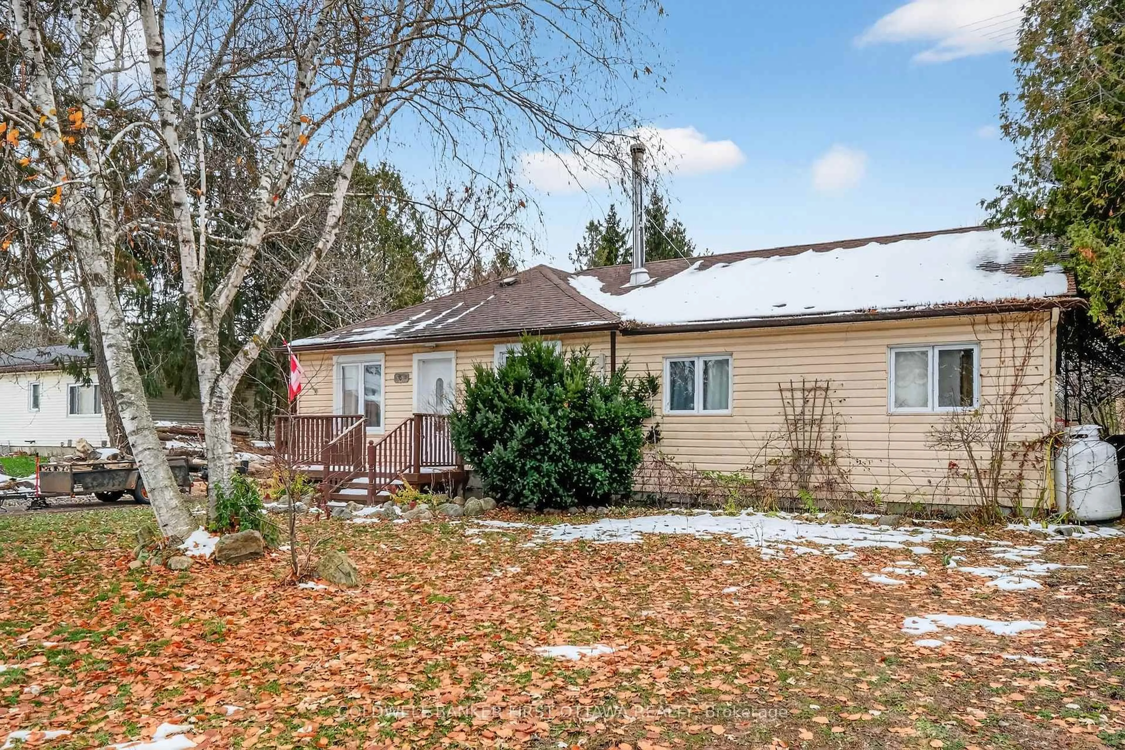 A pic from outside/outdoor area/front of a property/back of a property/a pic from drone, street for 4610 Gregoire Rd, Russell Ontario K4R 1E5