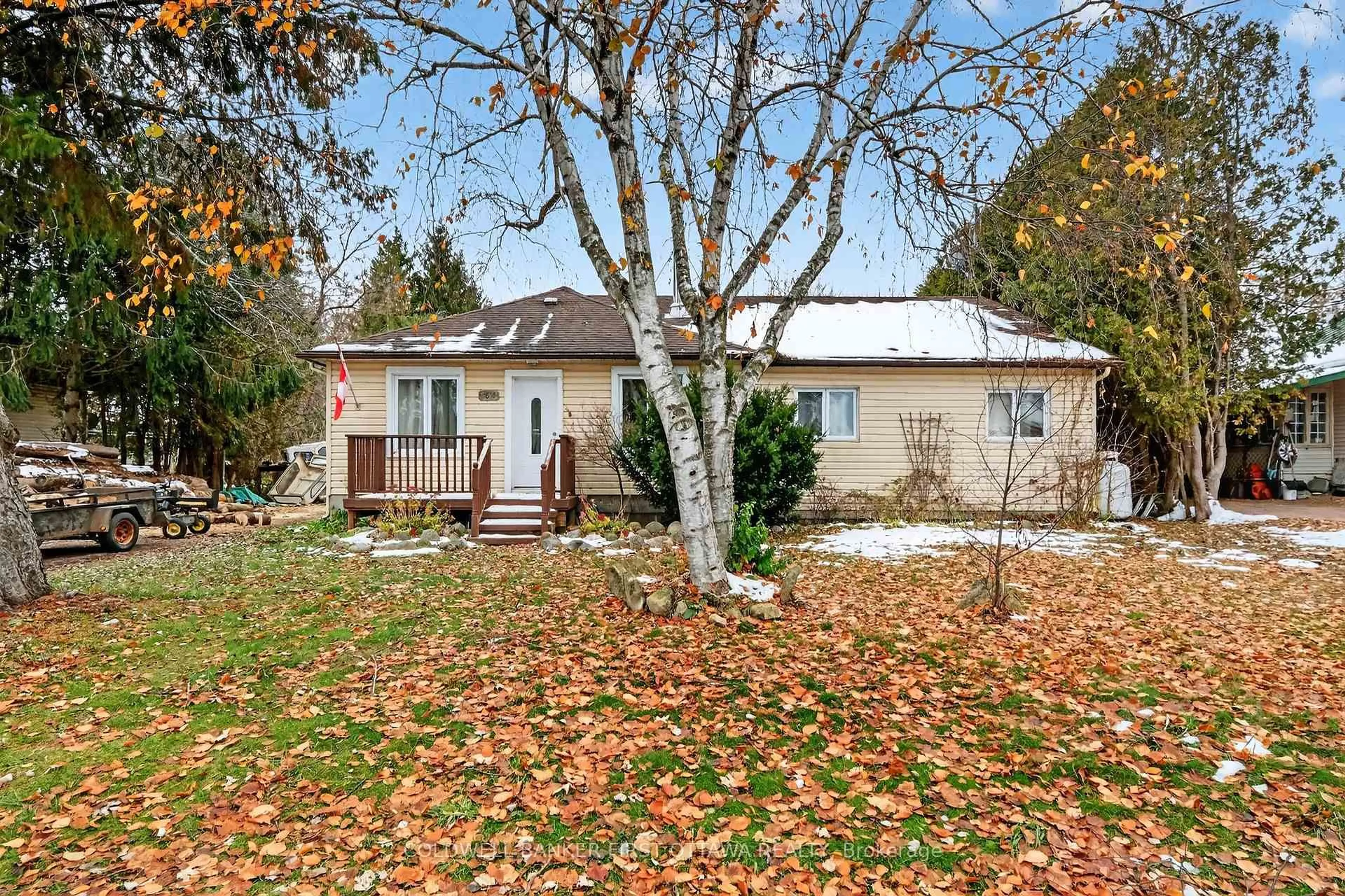 A pic from outside/outdoor area/front of a property/back of a property/a pic from drone, street for 4610 Gregoire Rd, Russell Ontario K4R 1E5