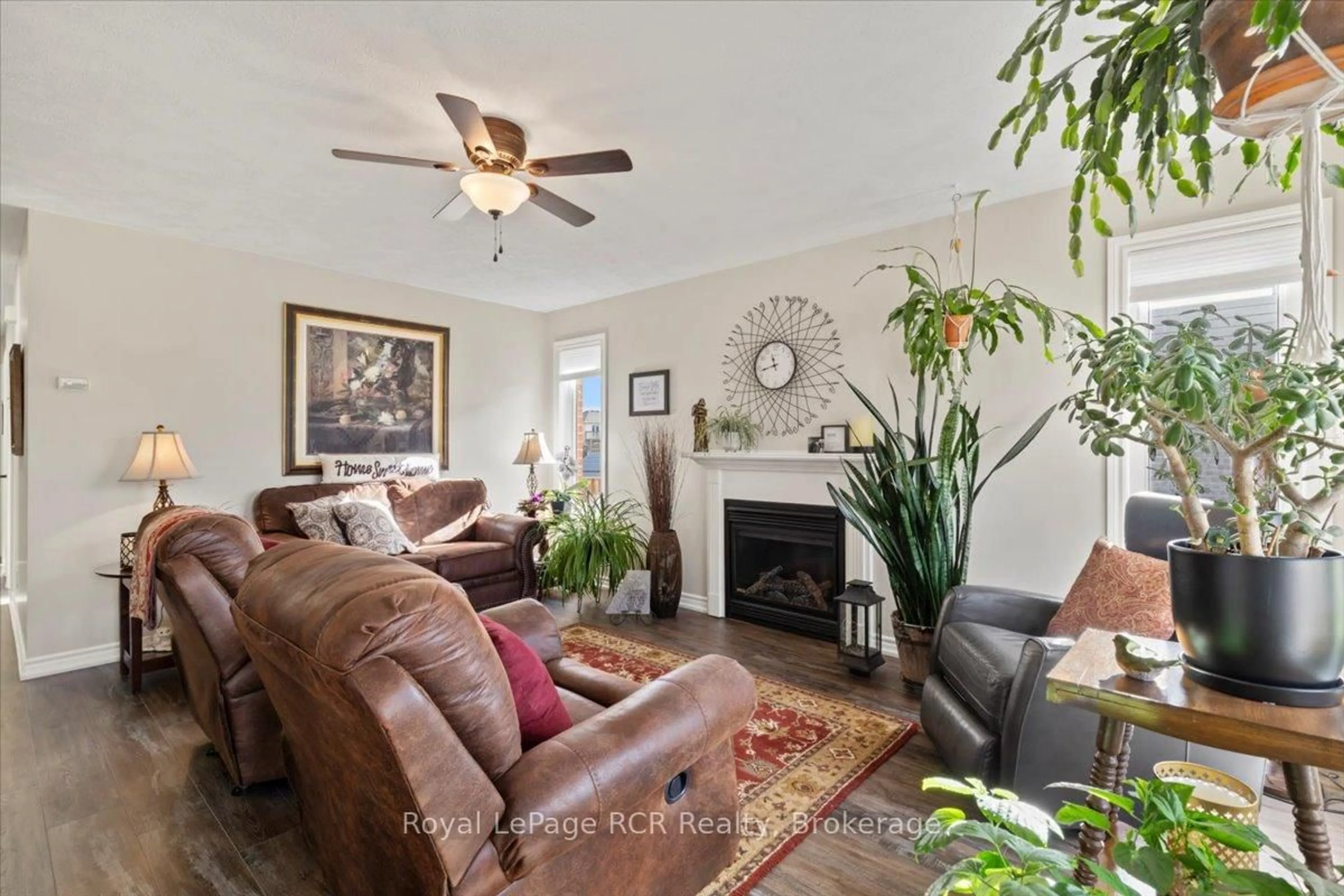 Living room with furniture, unknown for 219 16th Avenue Cres, Hanover Ontario N4N 3V3