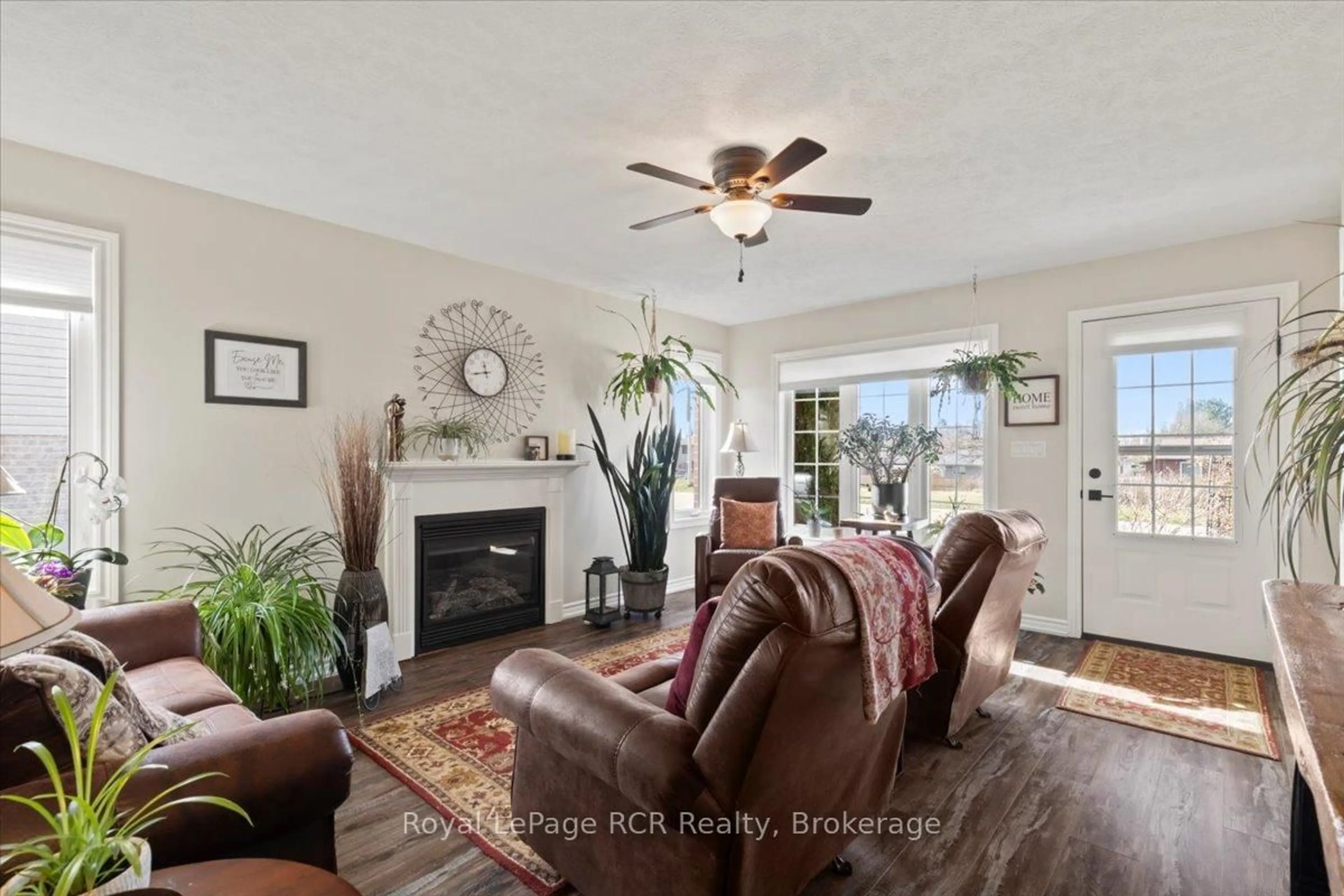 Living room with furniture, unknown for 219 16th Avenue Cres, Hanover Ontario N4N 3V3