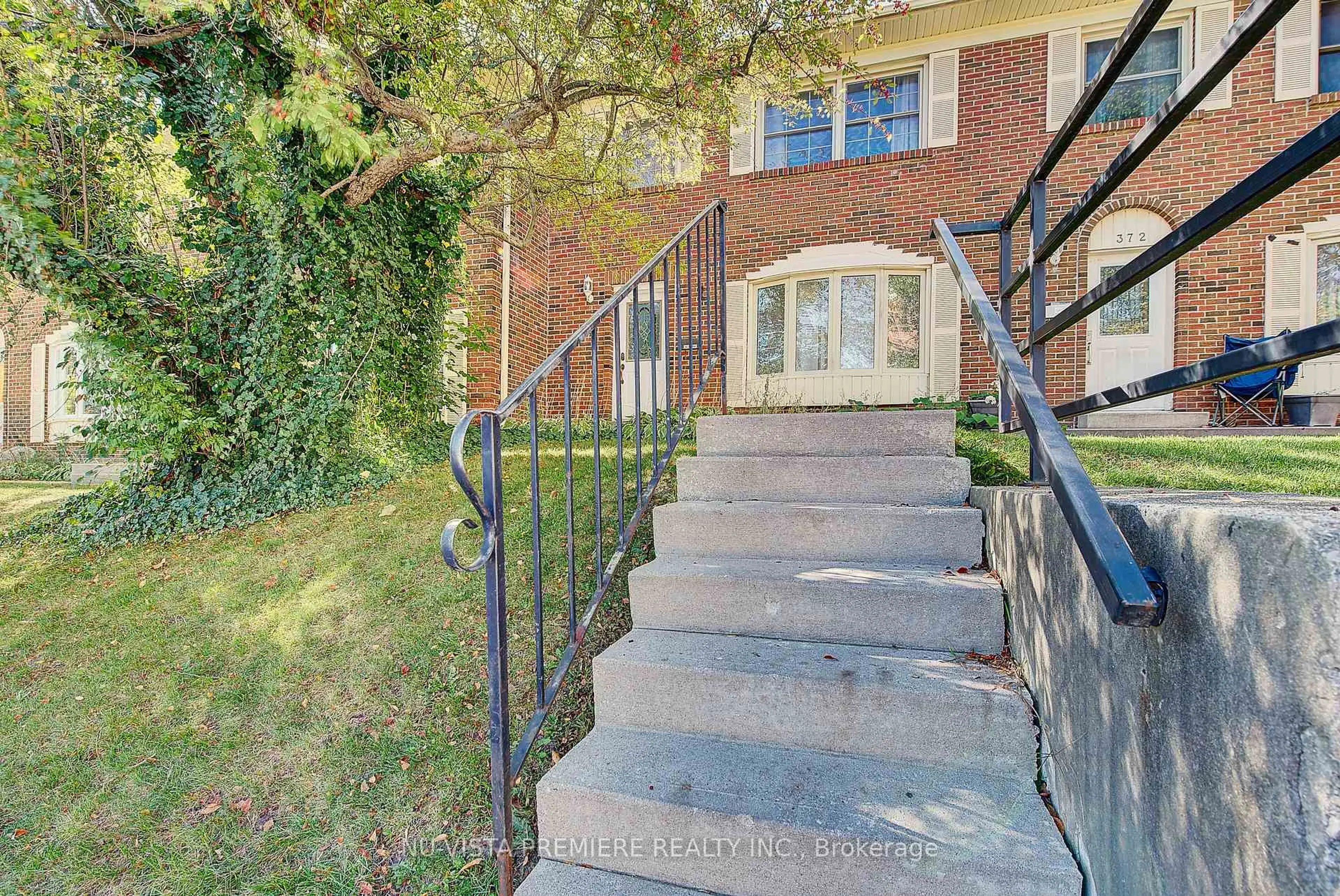 Stairs for 374 Homestead Crt, London North Ontario N6G 2E9