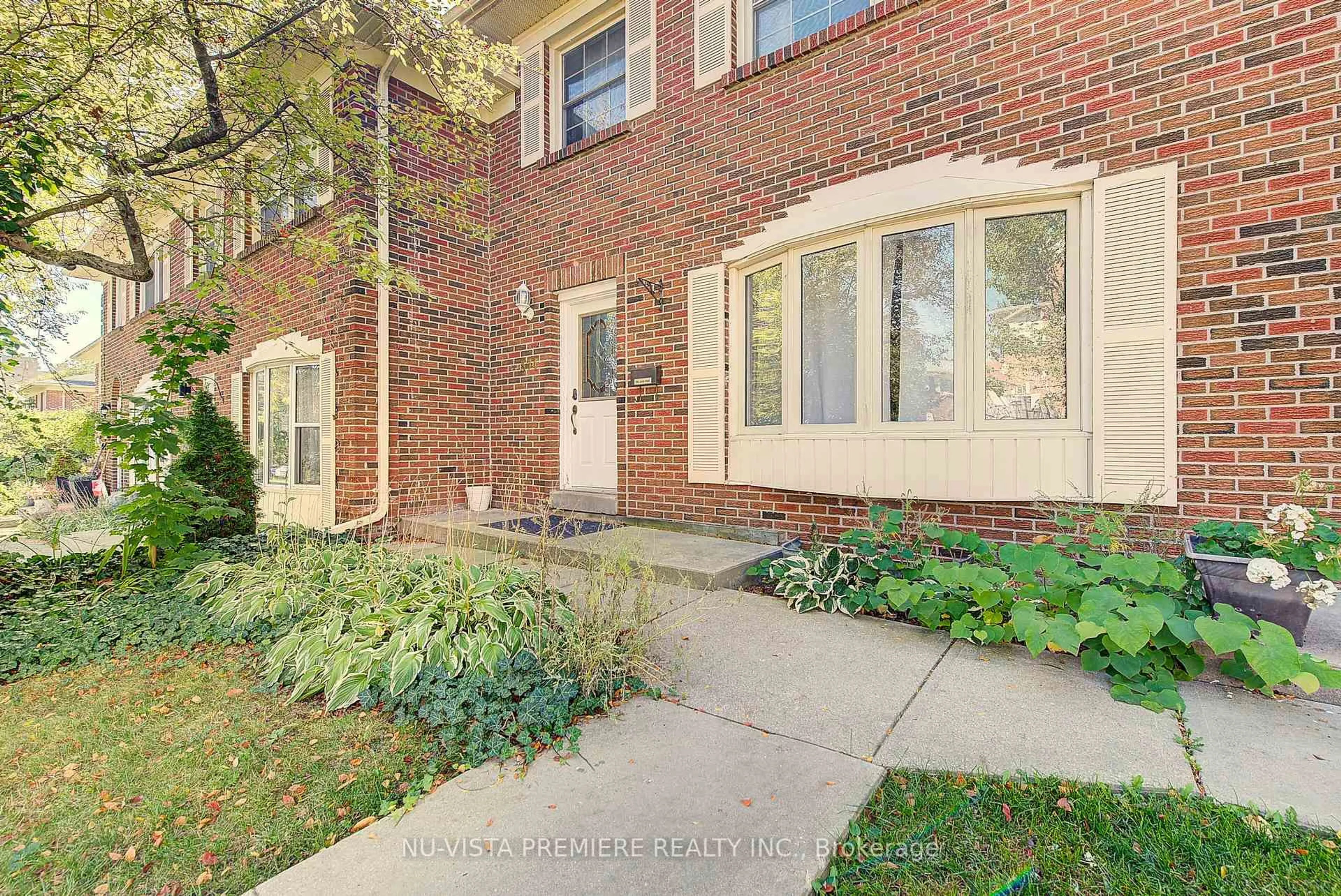 Home with brick exterior material, street for 374 Homestead Crt, London North Ontario N6G 2E9