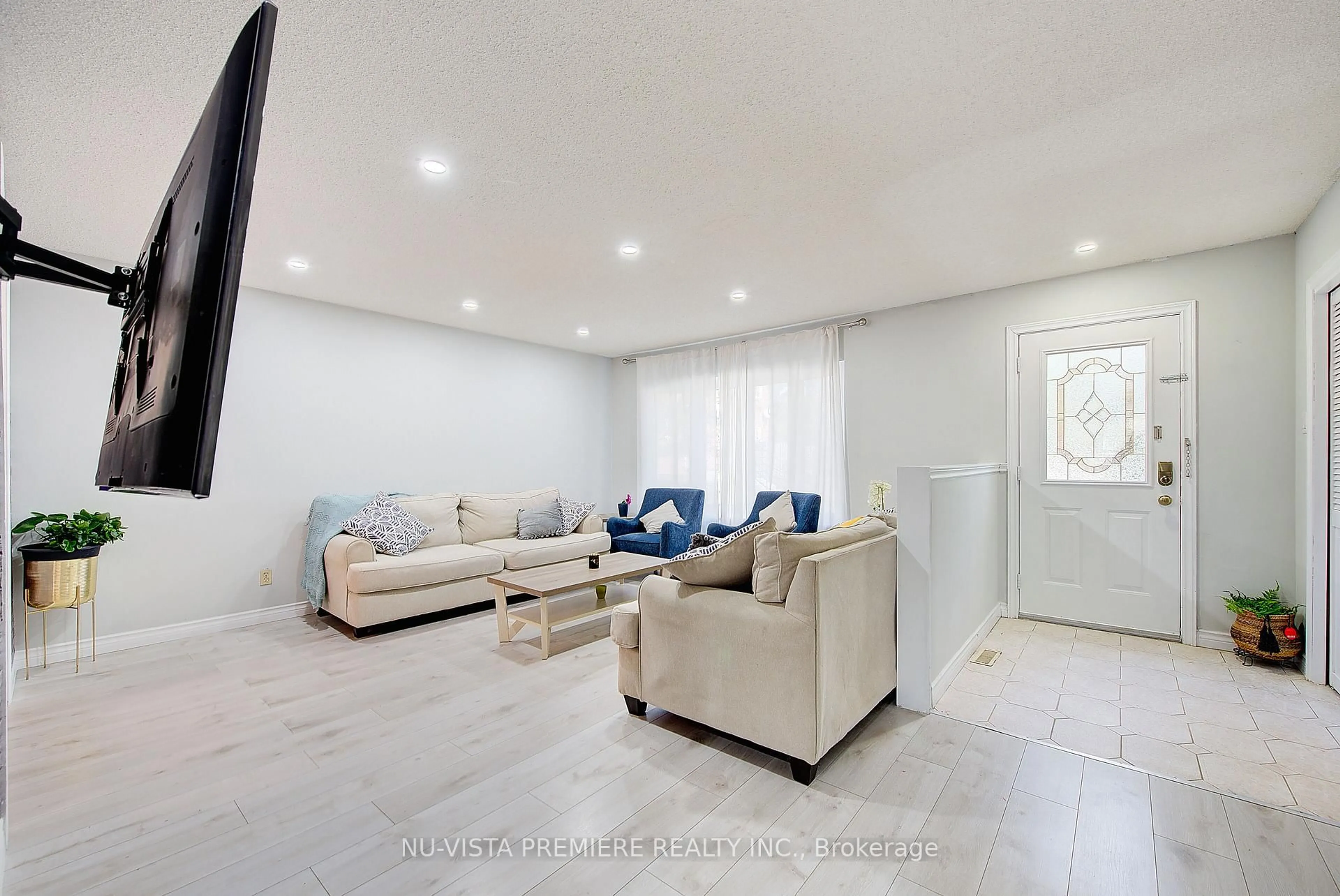 Living room with furniture, ceramic/tile floor for 374 Homestead Crt, London North Ontario N6G 2E9