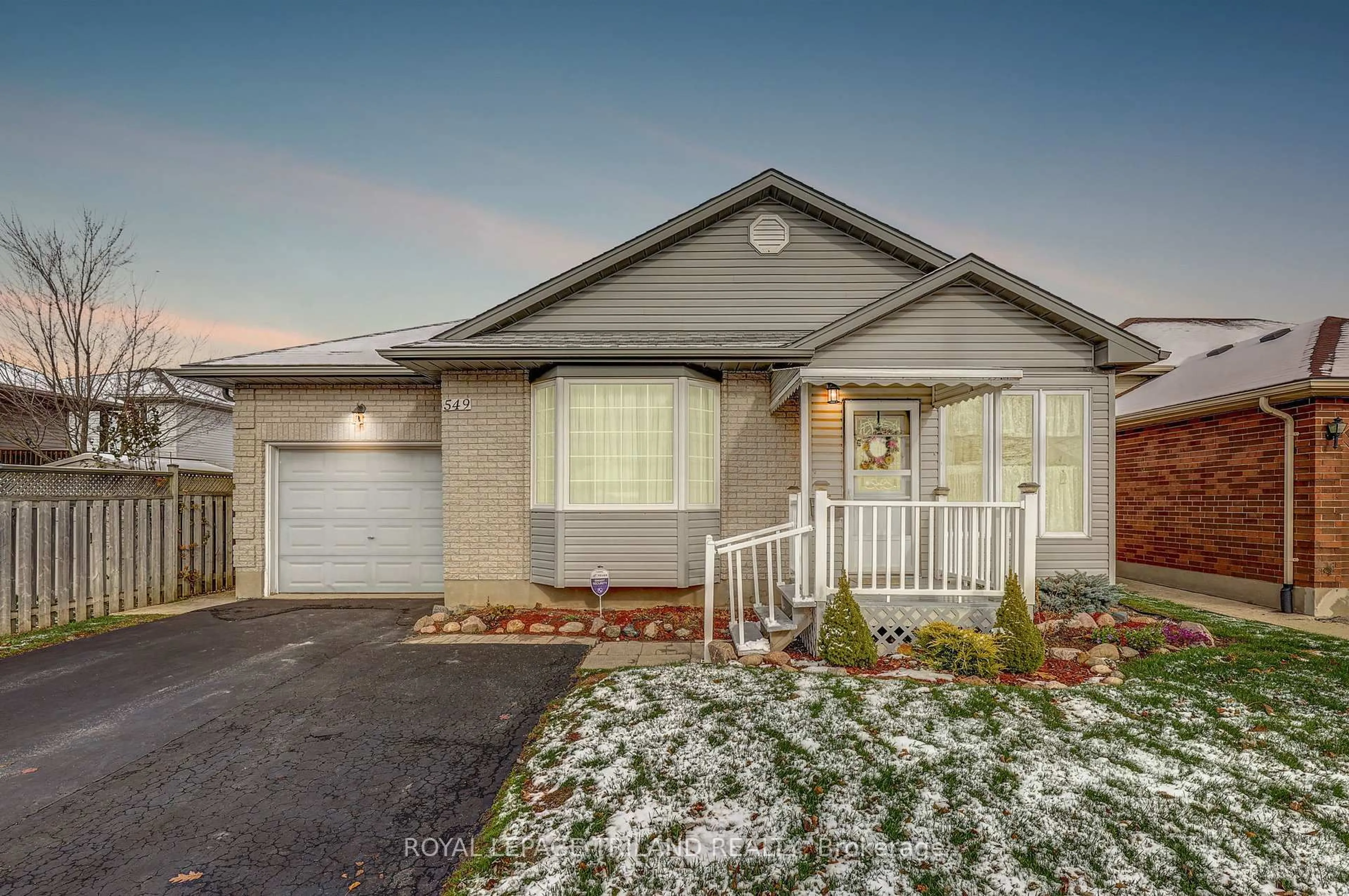 Home with vinyl exterior material, street for 549 Wellington St, St. Thomas Ontario N5R 6G2