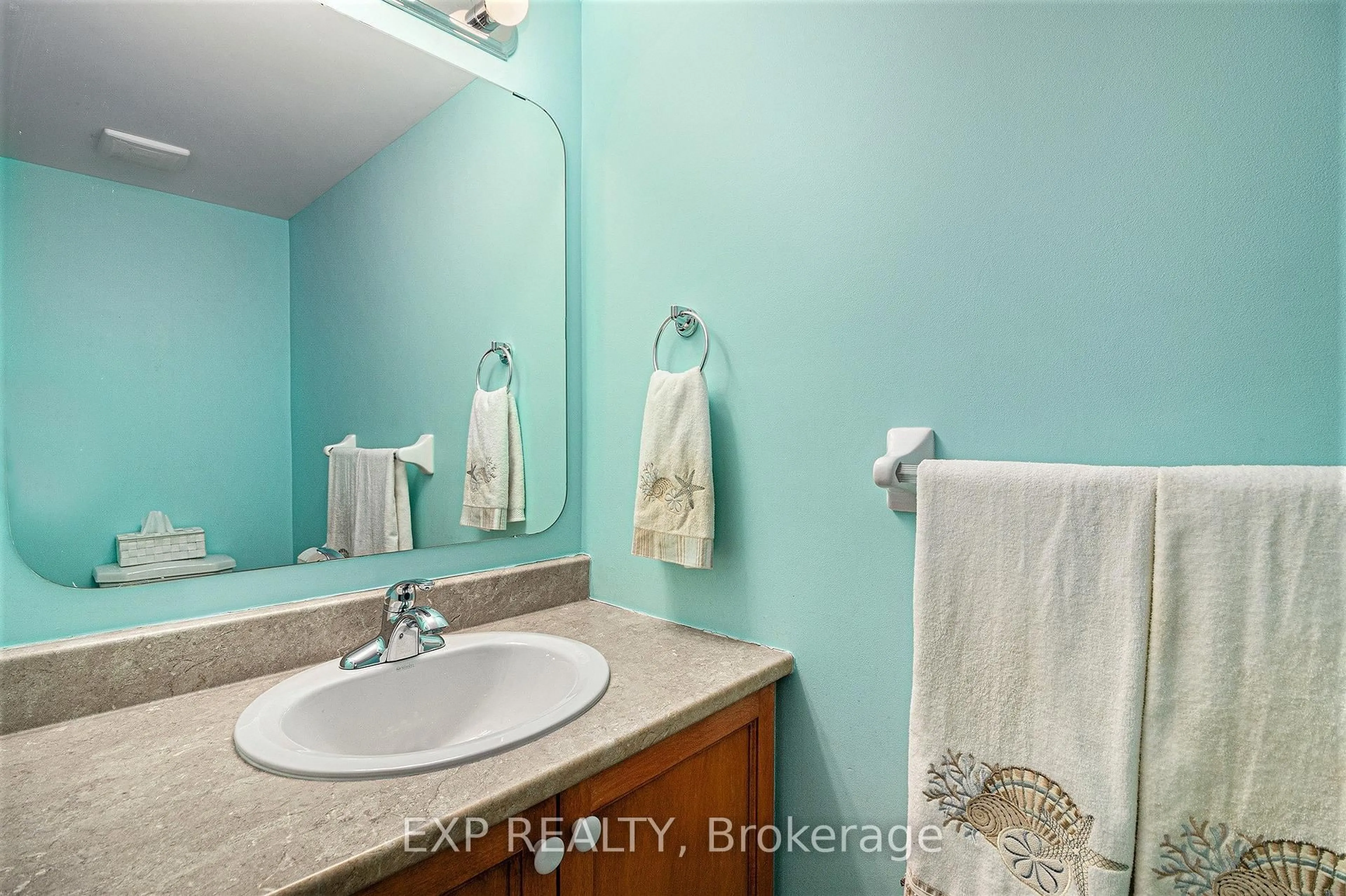 Standard bathroom, ceramic/tile floor for 258 Trail Side Circ, Smiths Falls Ontario K4A 5B5