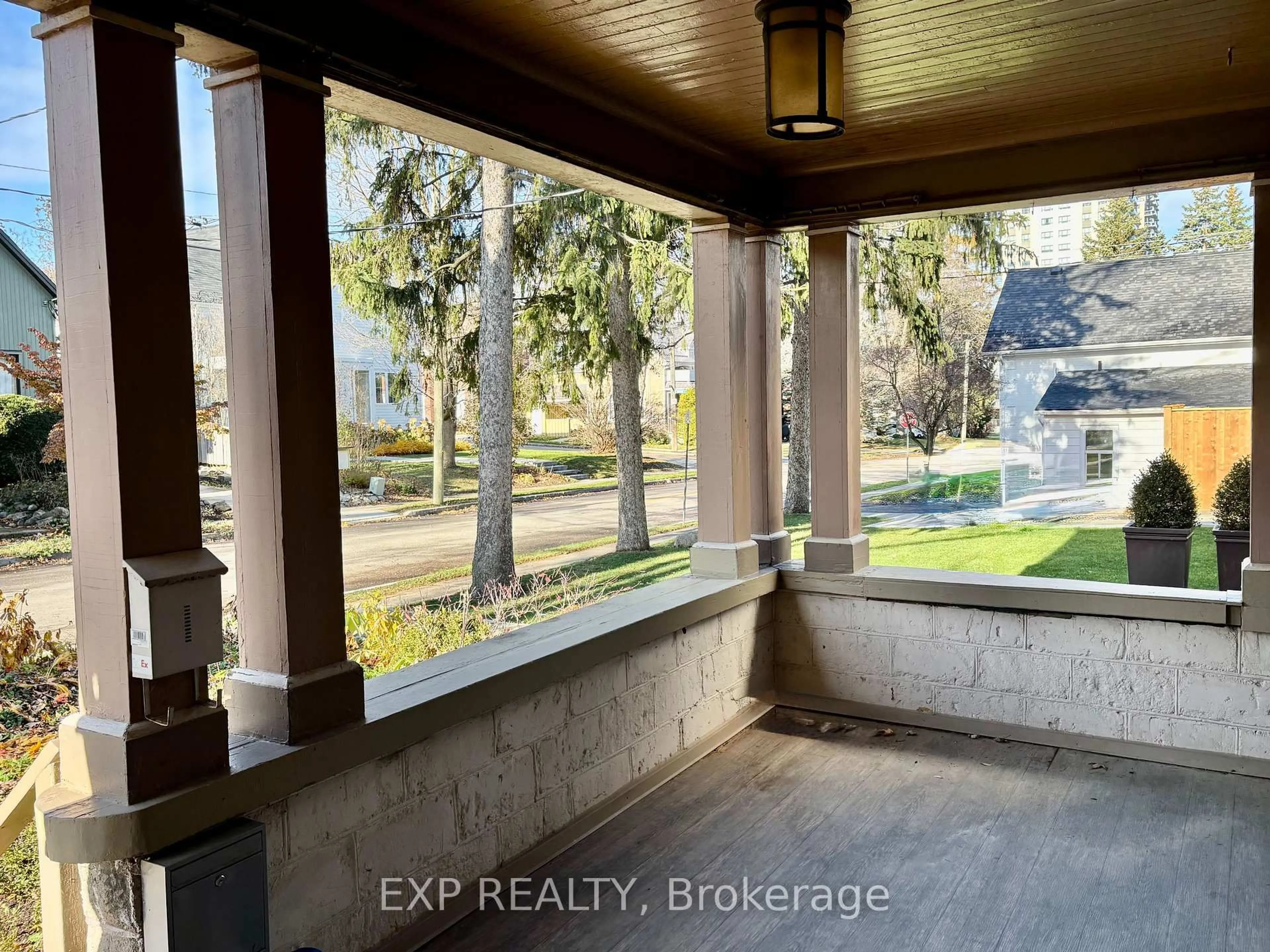 Indoor entryway for 34 Menno St, Waterloo Ontario N2L 2A7
