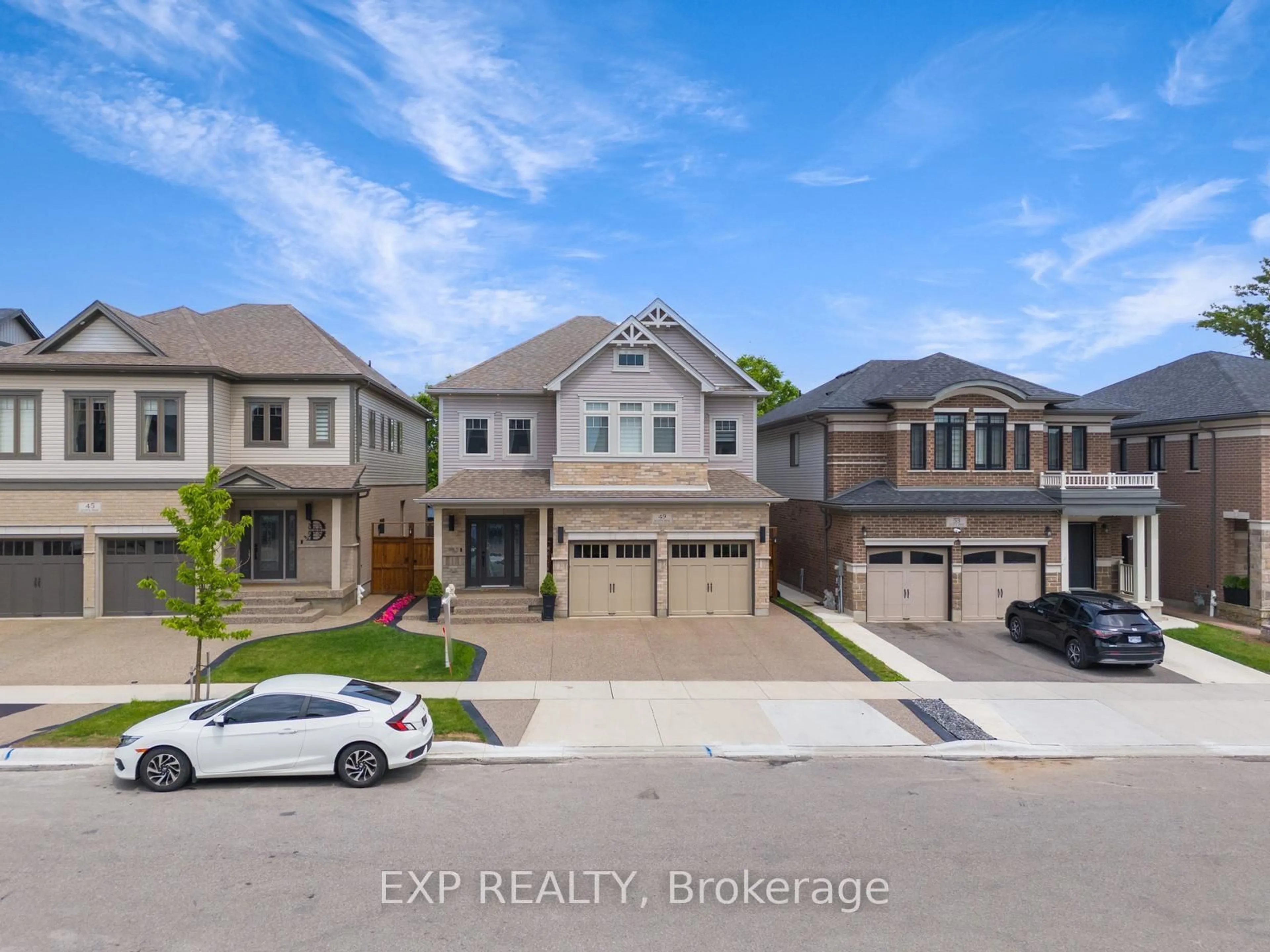 A pic from outside/outdoor area/front of a property/back of a property/a pic from drone, street for 49 Scots Pine Tr, Kitchener Ontario N2R 0N6