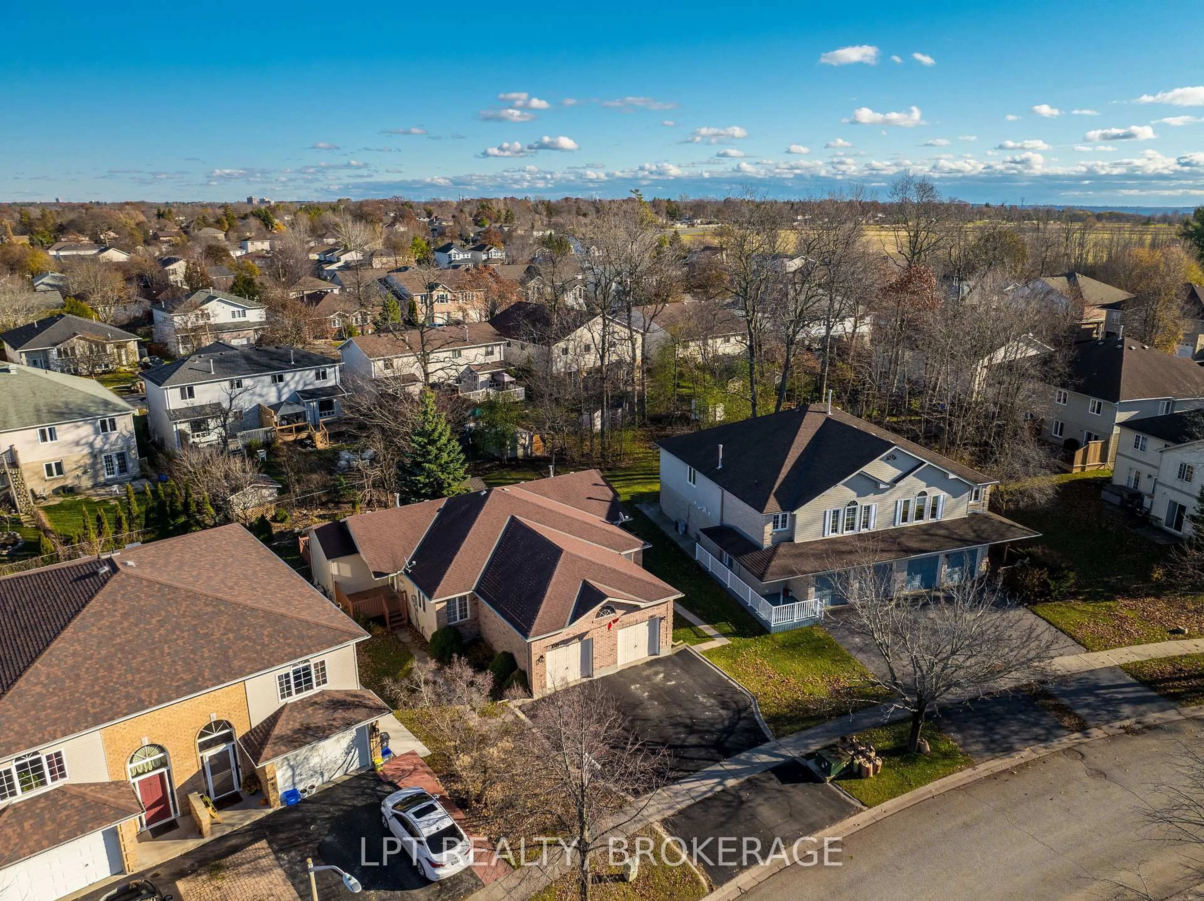 A pic from outside/outdoor area/front of a property/back of a property/a pic from drone, street for 1049 Waterbury Cres, Kingston Ontario K7M 8V4