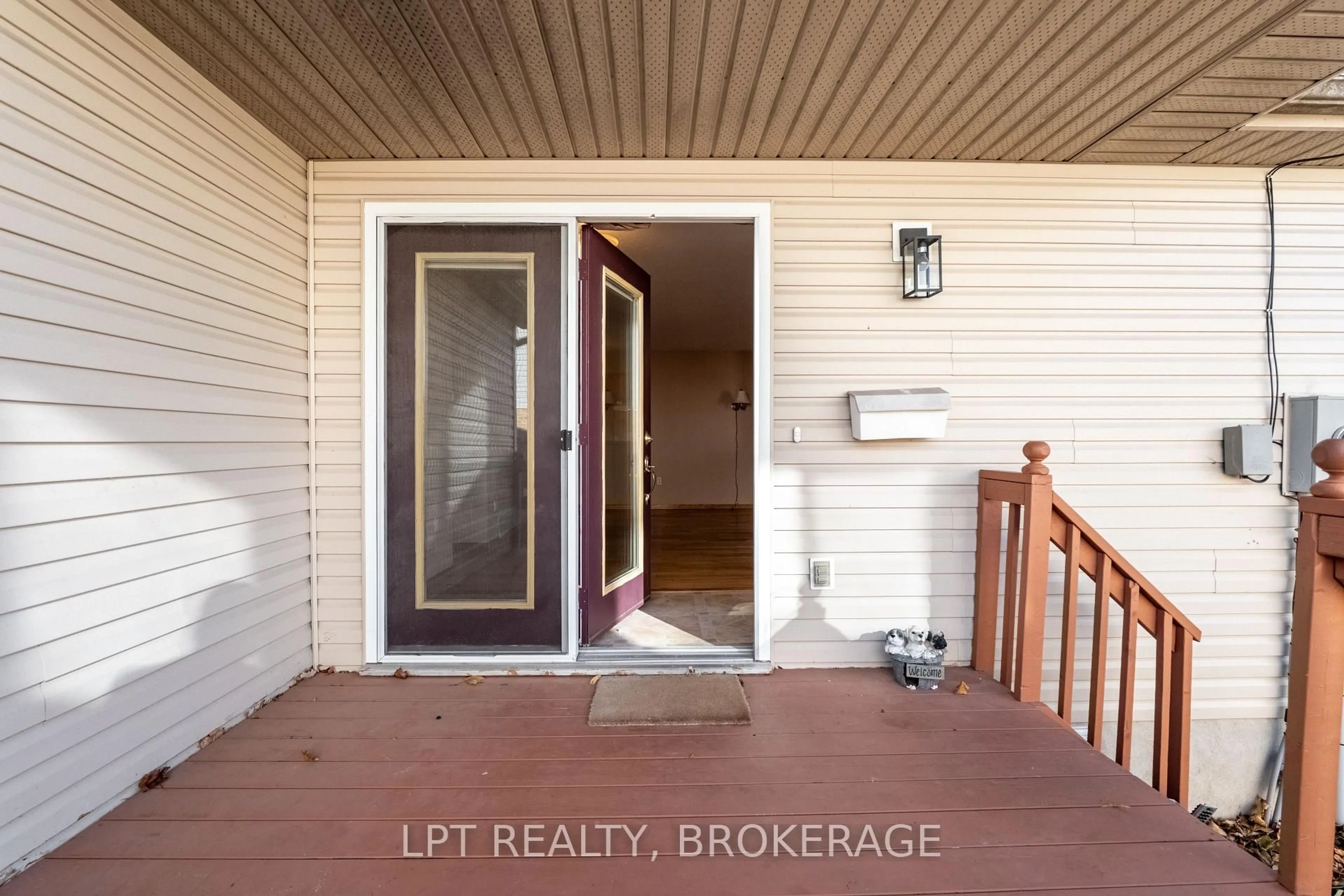 Indoor entryway for 1049 Waterbury Cres, Kingston Ontario K7M 8V4