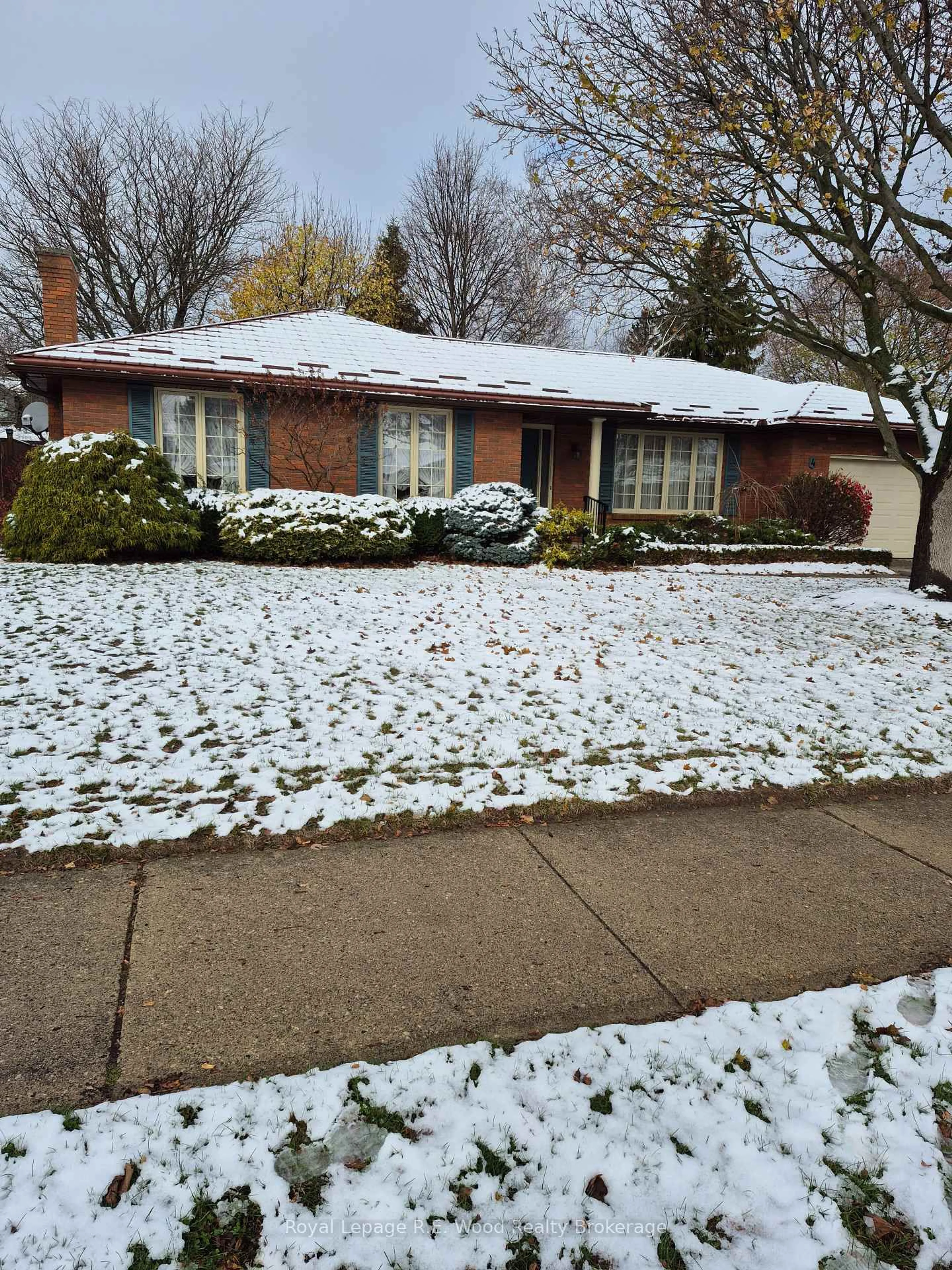 Home with brick exterior material, street for 4 Christopher Crt, Tillsonburg Ontario N4G 4W5