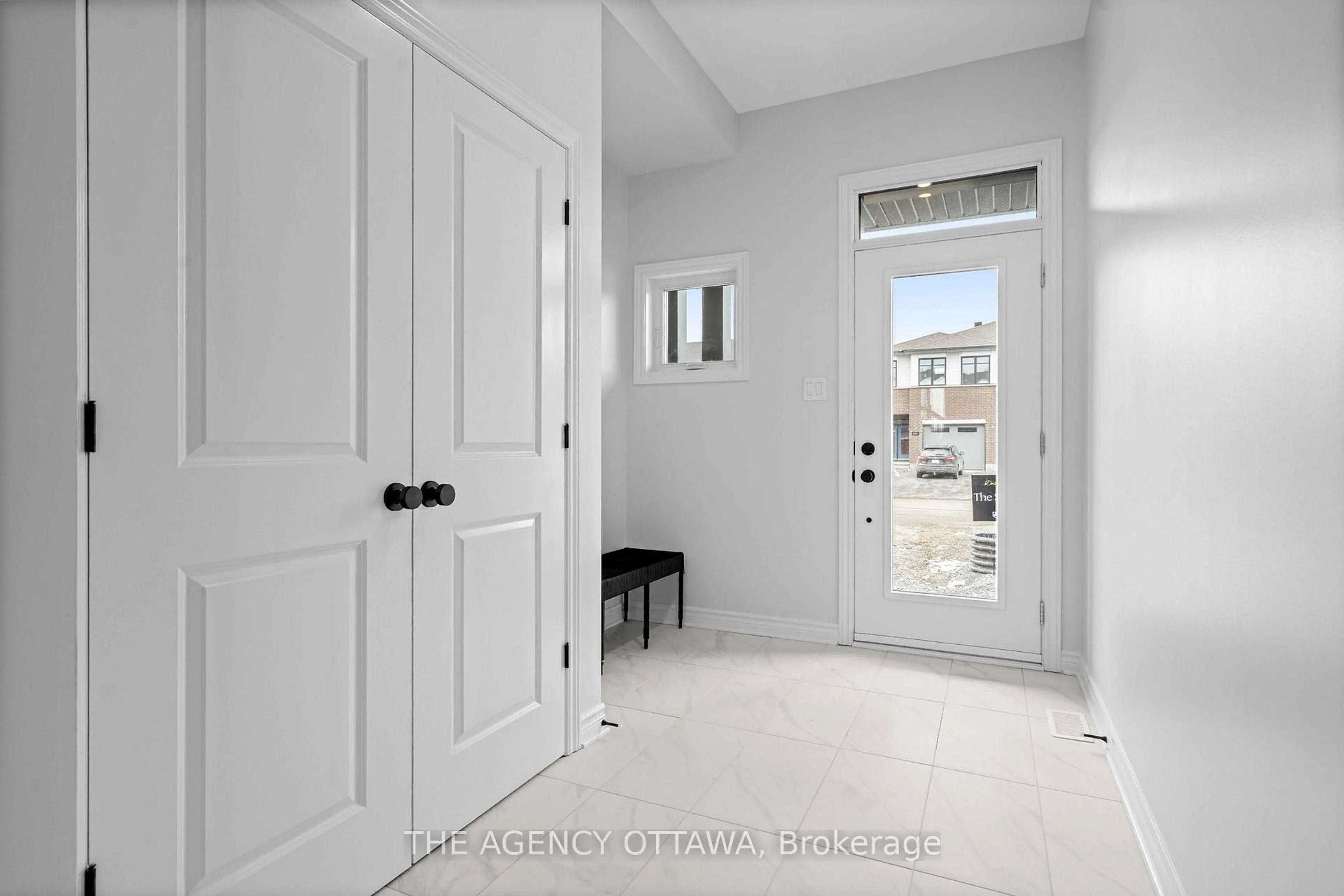 Indoor entryway for 1150 COPE Dr, Ottawa Ontario K2S 3C6