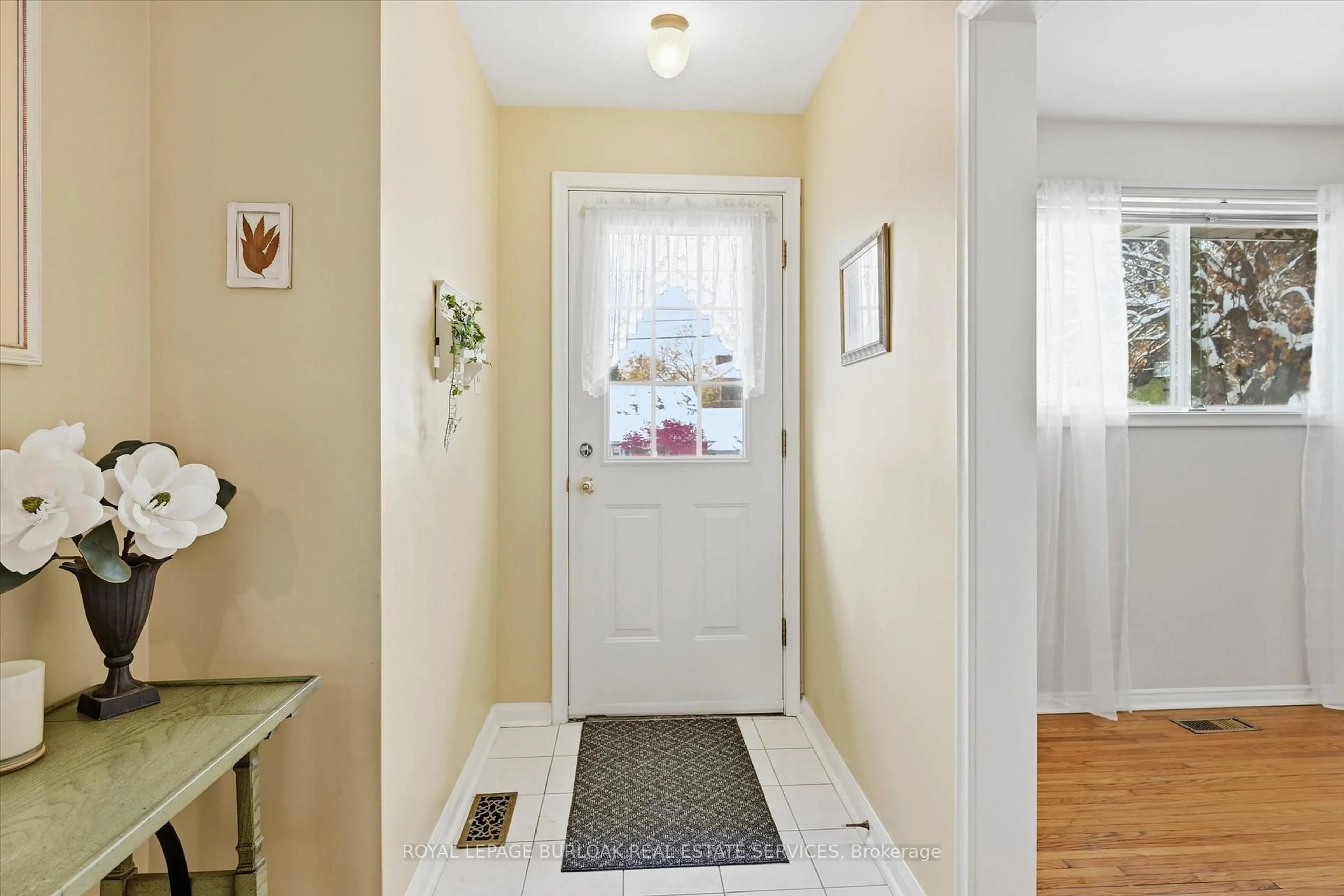 Indoor entryway for 75 Flamboro St, Hamilton Ontario L0R 2H0