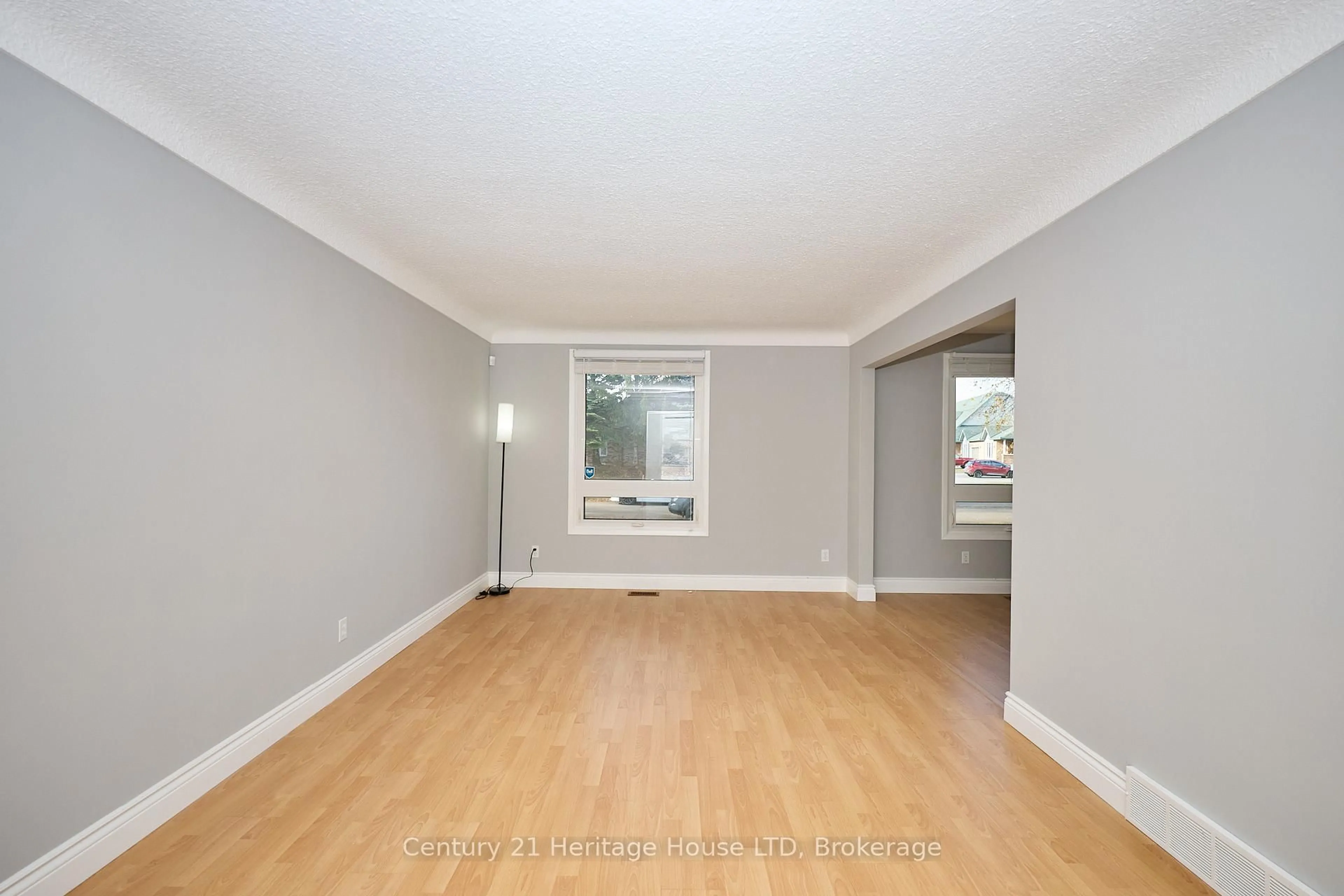 A pic of a room for 3810 Orlando Dr, Niagara Falls Ontario L2J 4B7