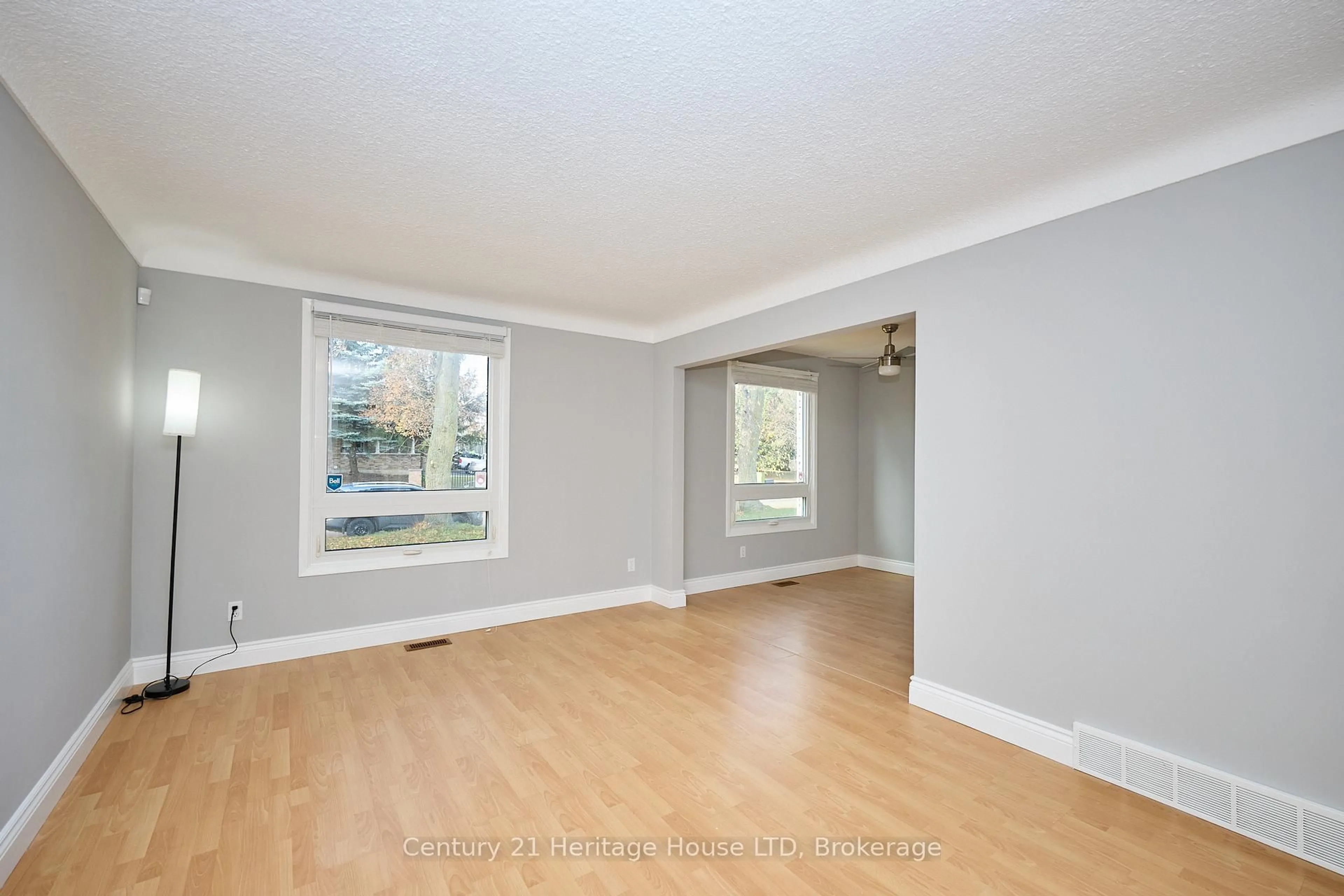 A pic of a room for 3810 Orlando Dr, Niagara Falls Ontario L2J 4B7