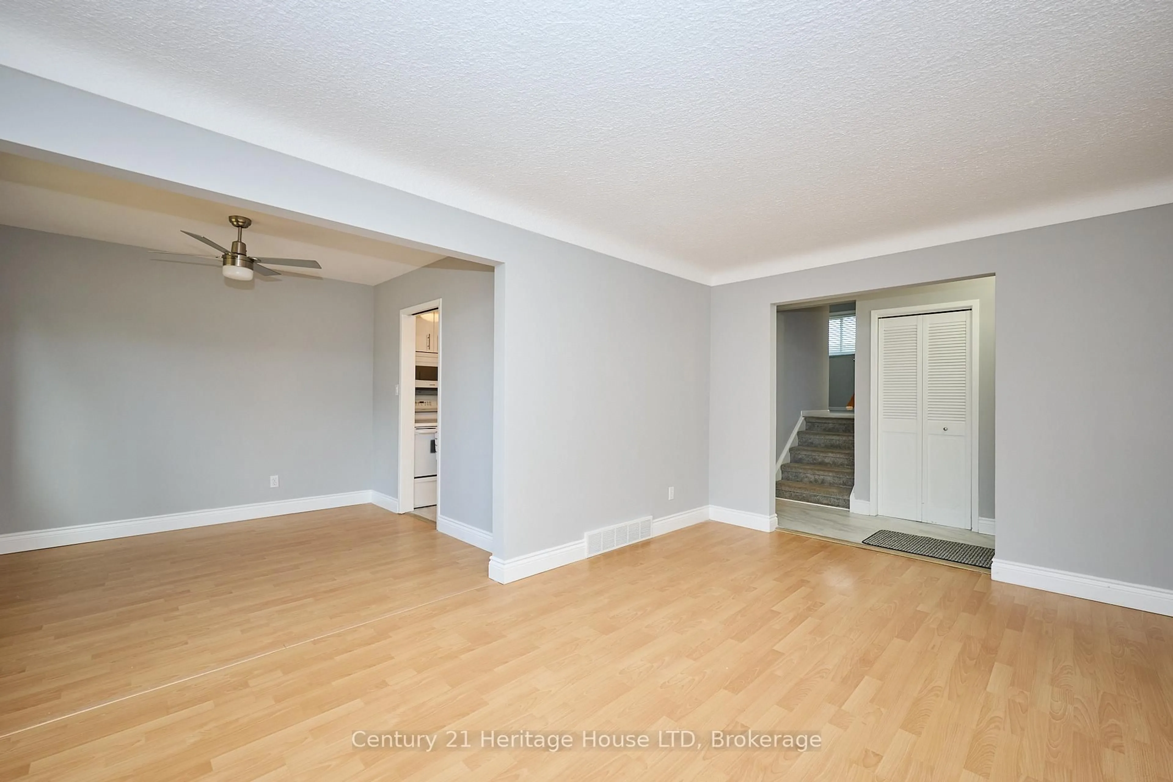 A pic of a room for 3810 Orlando Dr, Niagara Falls Ontario L2J 4B7