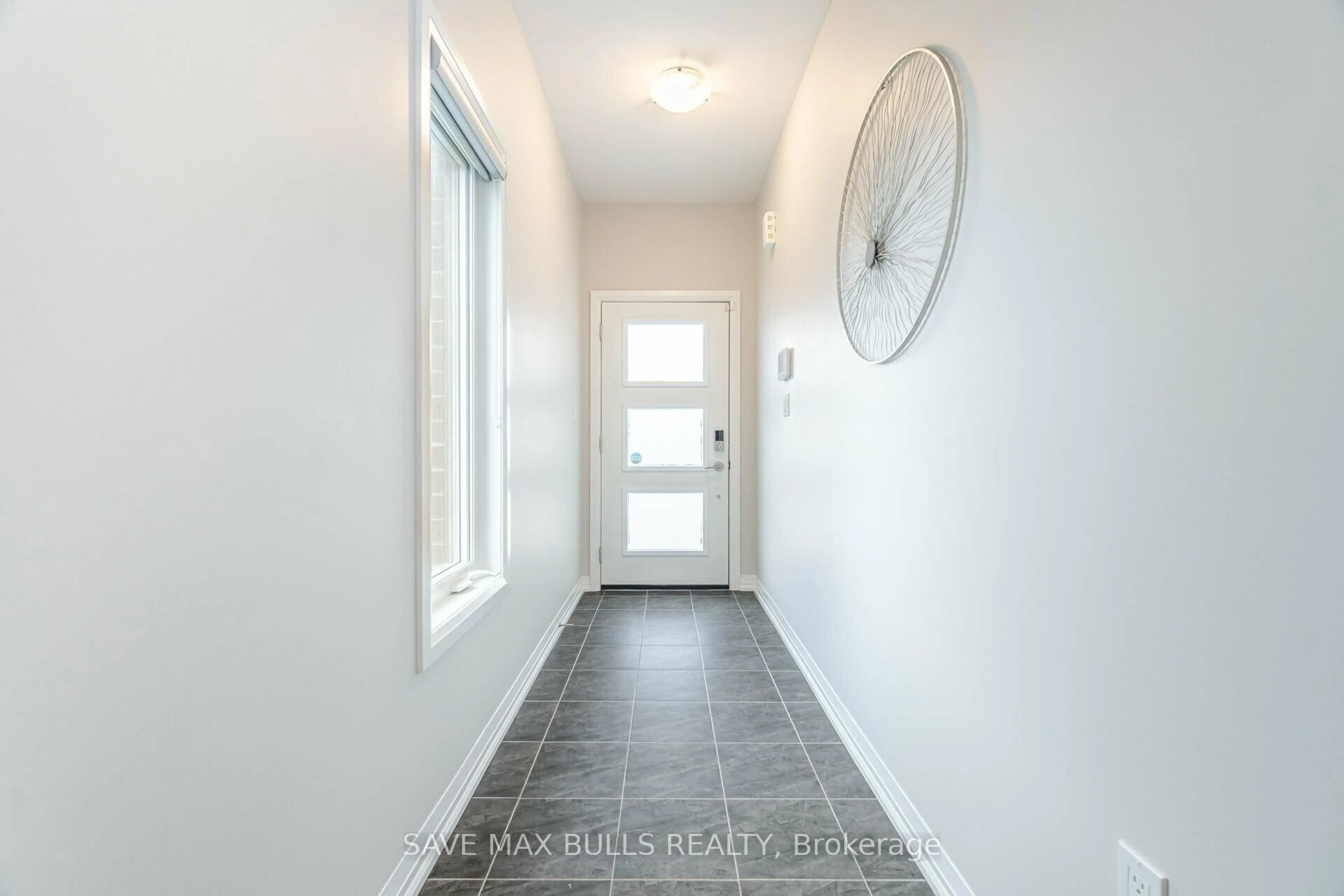 Indoor entryway for 7381 Matteo Dr, Niagara Falls Ontario L2H 3T3