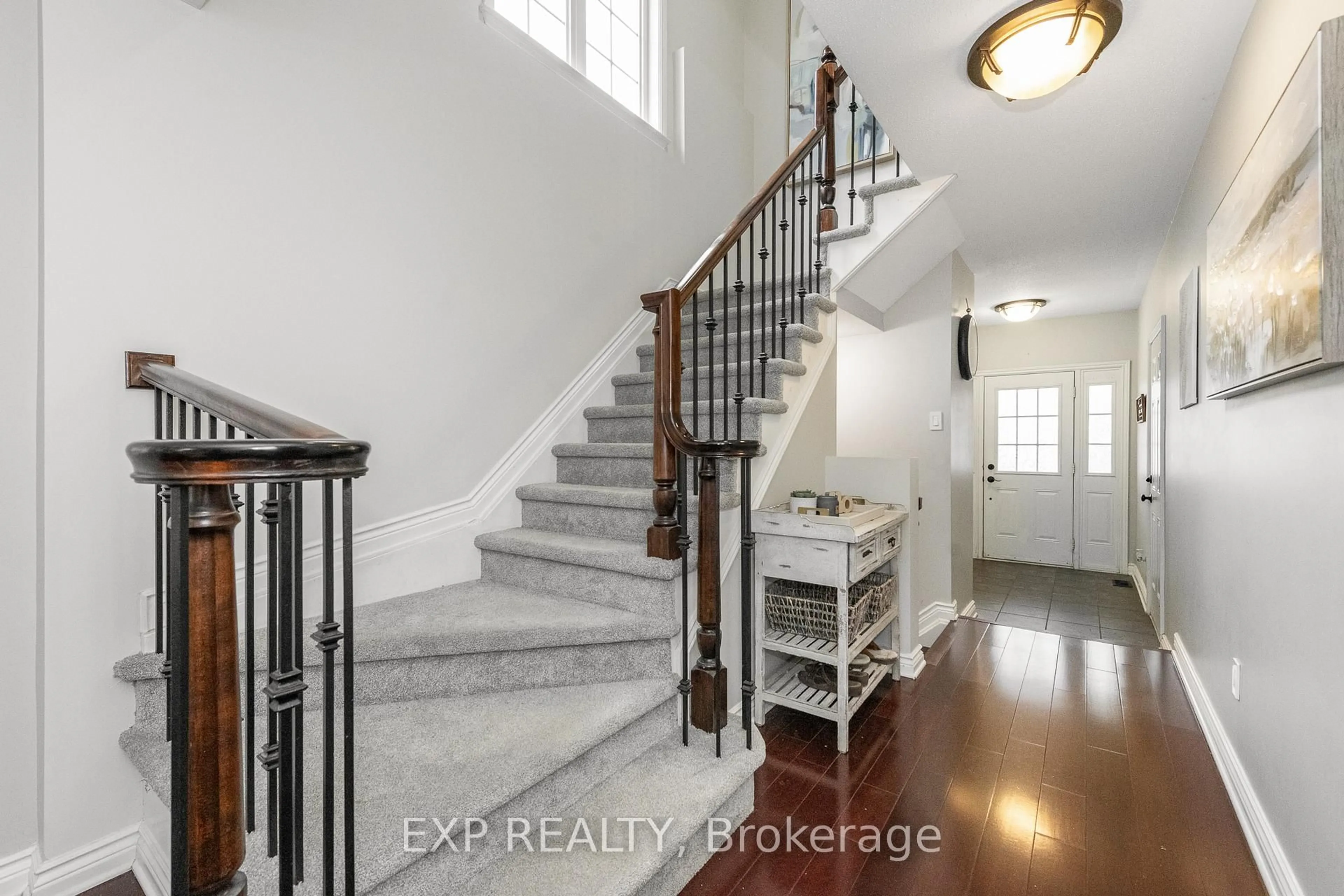 Indoor entryway for 422 Evenwood Private, Ottawa Ontario K2J 0E5