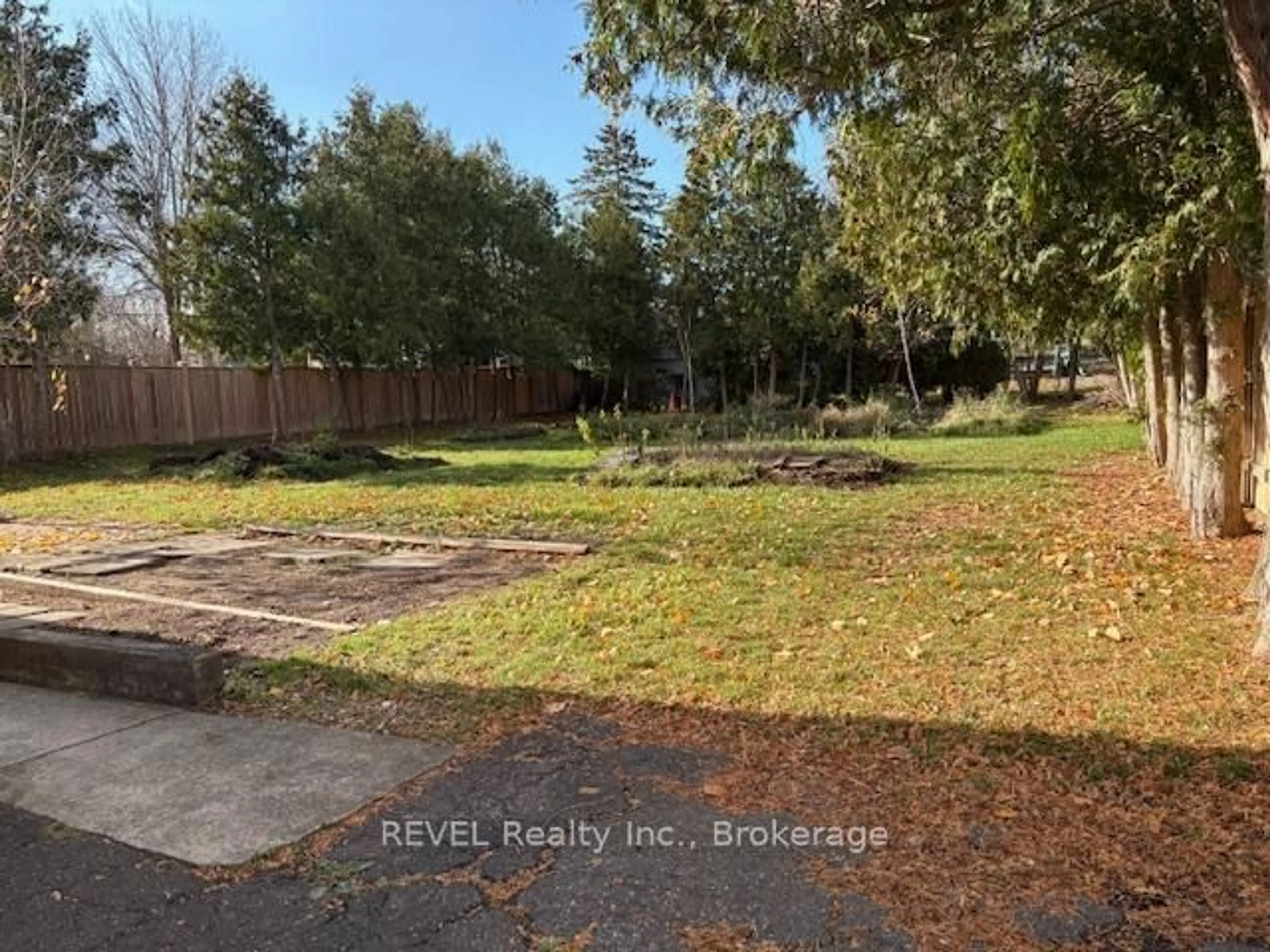 A pic from outside/outdoor area/front of a property/back of a property/a pic from drone, forest/trees view for 3 Westdale Dr, St. Catharines Ontario L2S 2R9
