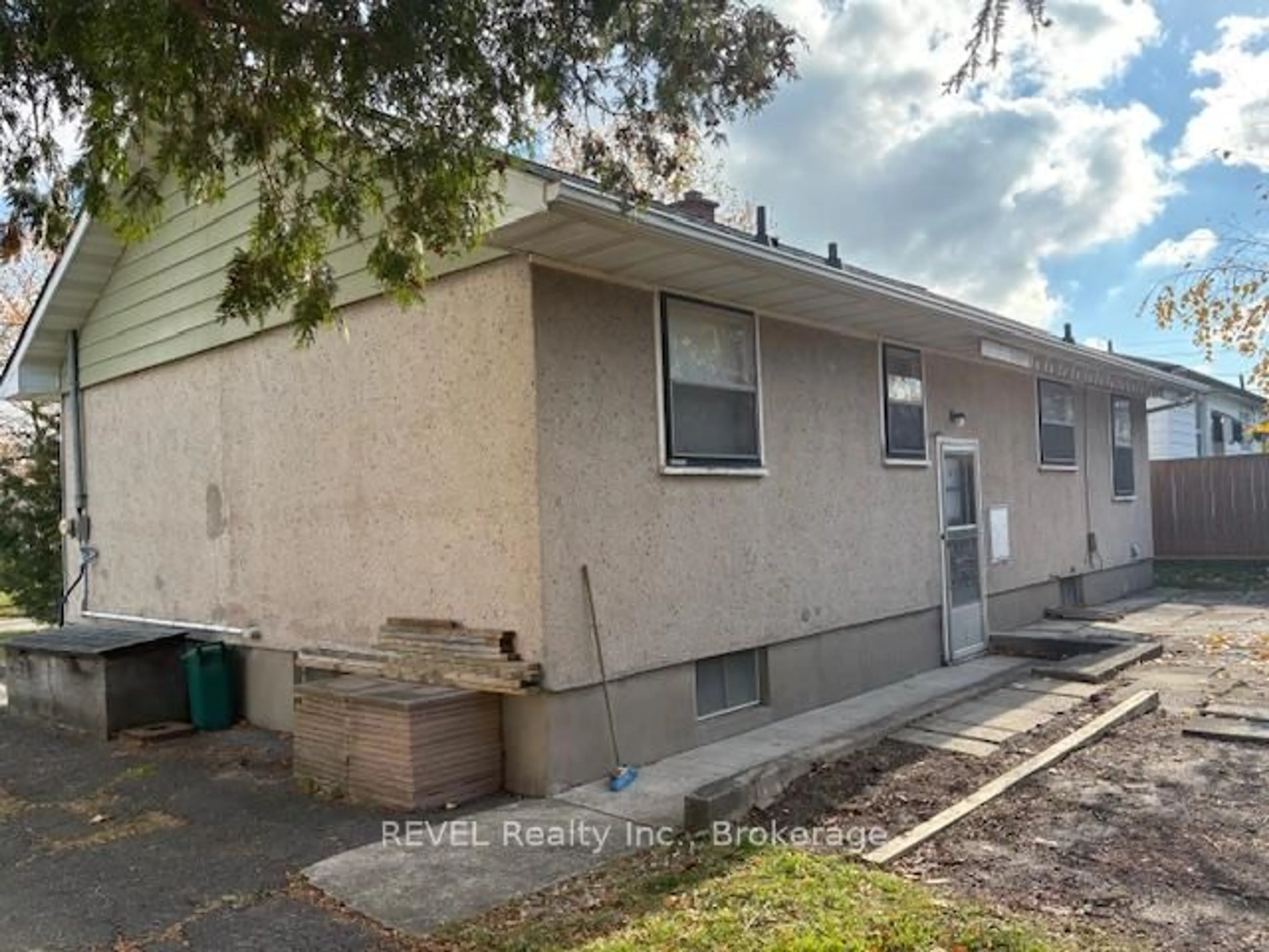 Unknown for 3 Westdale Dr, St. Catharines Ontario L2S 2R9