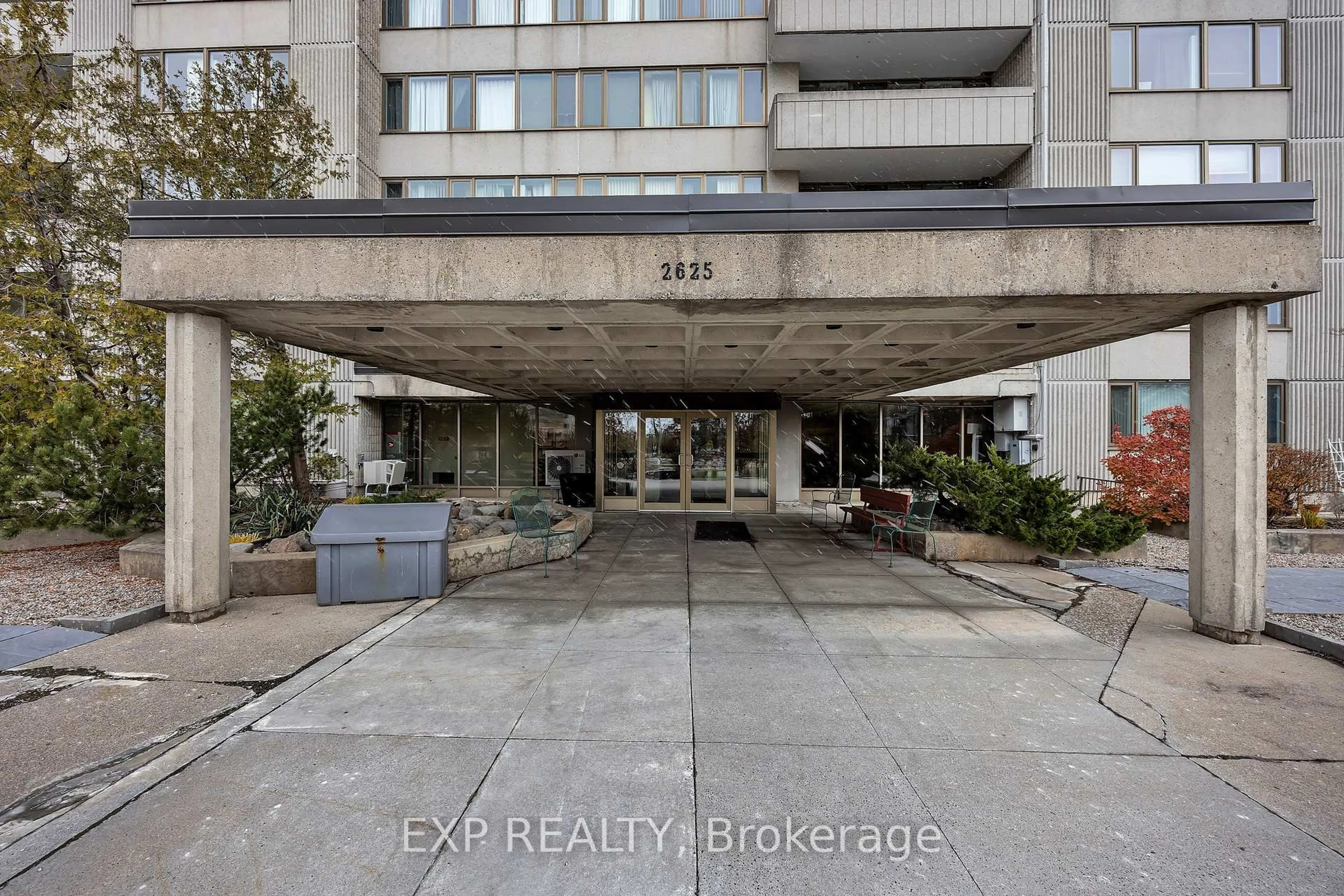 Unknown for 2625 Regina St #303, Ottawa Ontario K2B 5W8