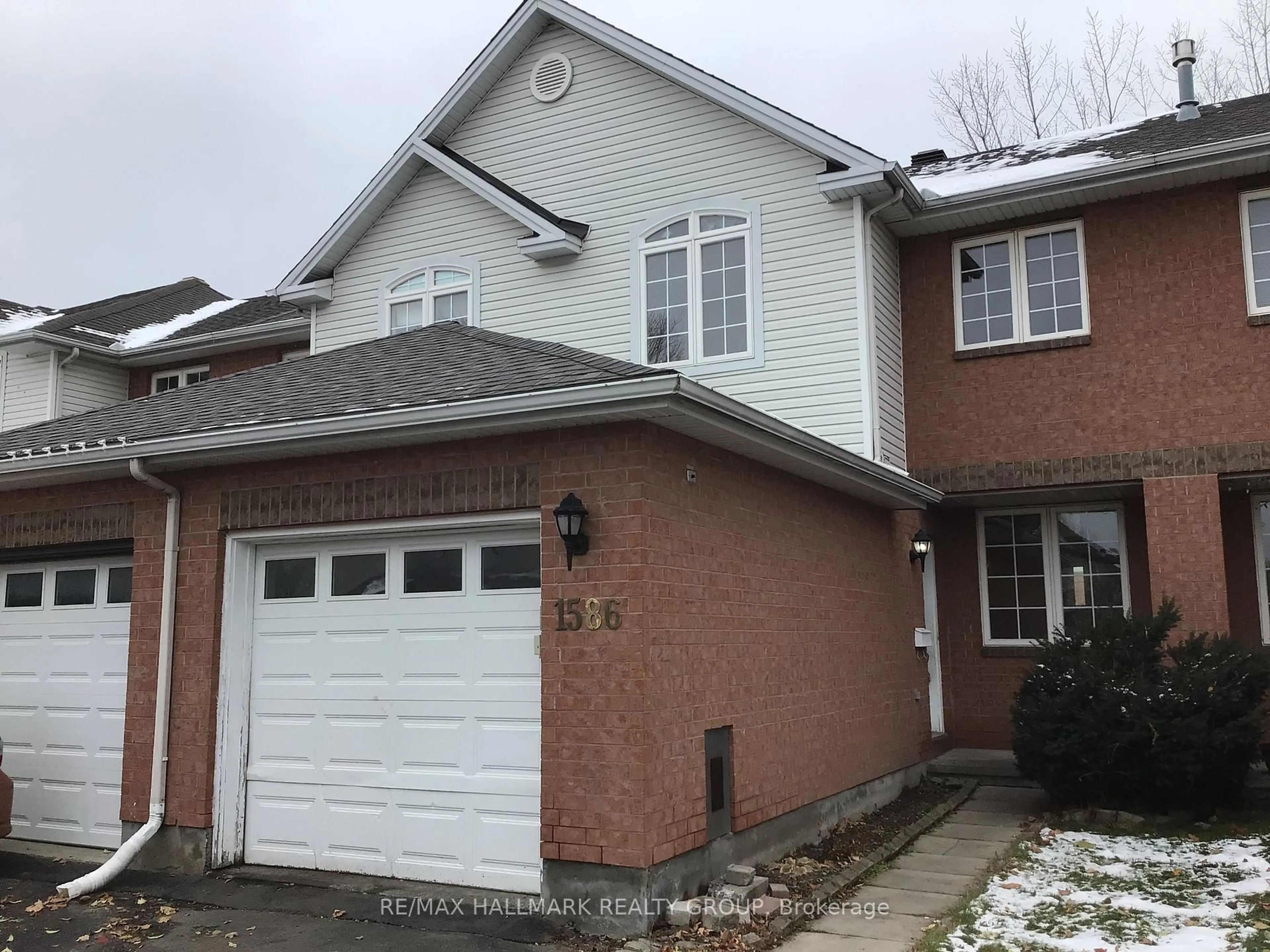 Home with brick exterior material, street for 1586 Duplante Ave, Ottawa Ontario K4A 4A1