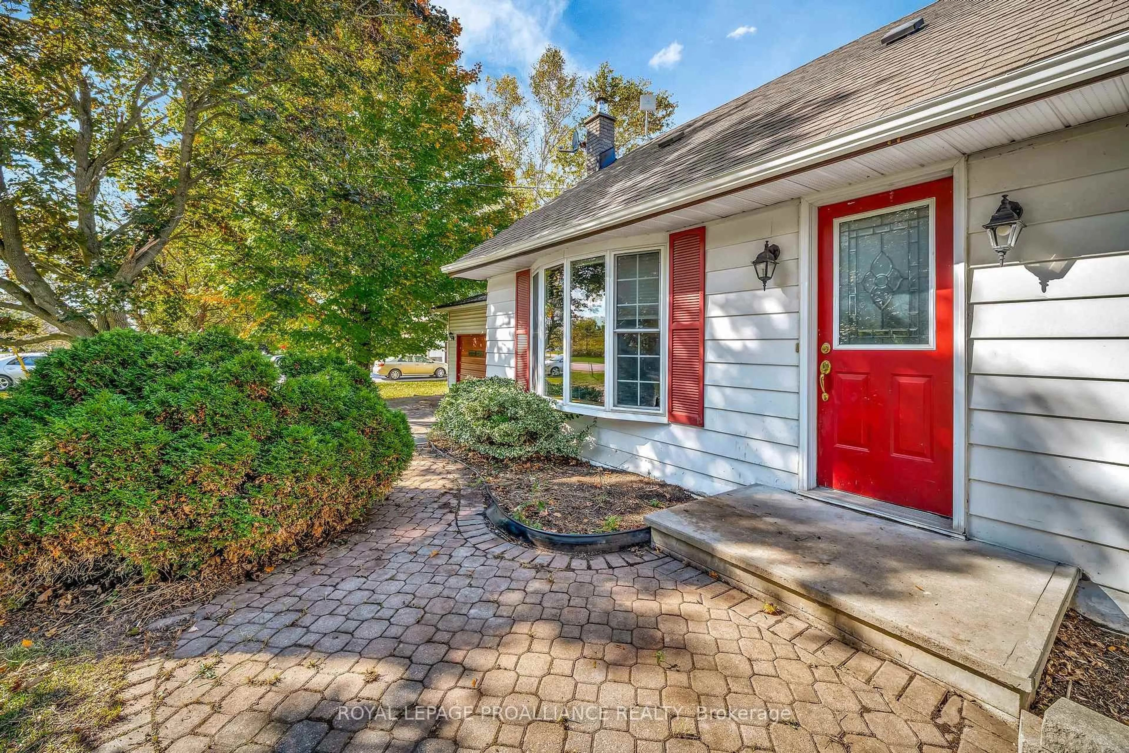 Home with brick exterior material, street for 1067 AIRPORT Pkwy, Belleville Ontario K8N 4Z6