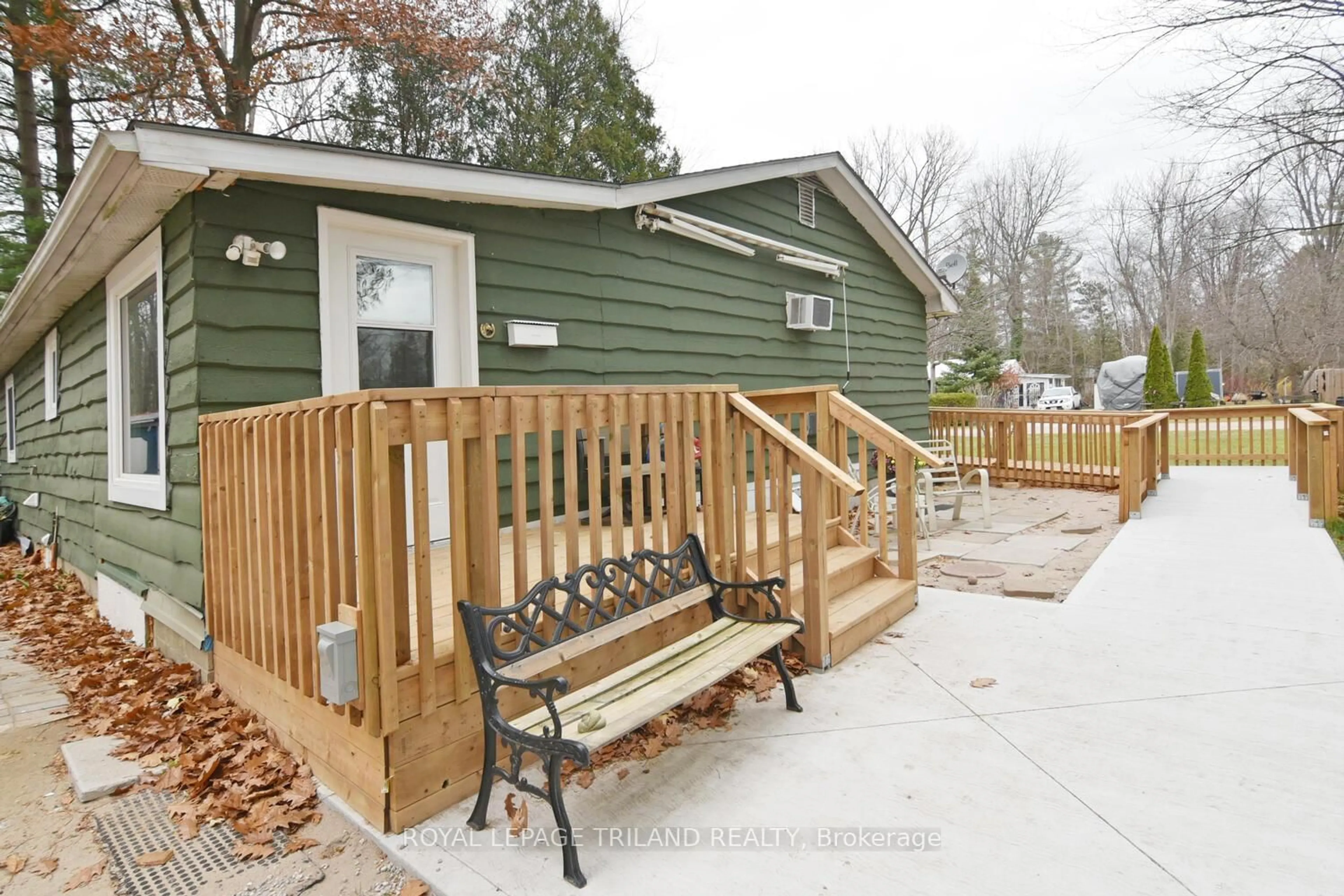 Patio, street for 9599 Pleasant Rd, Lambton Shores Ontario N0N 1J1