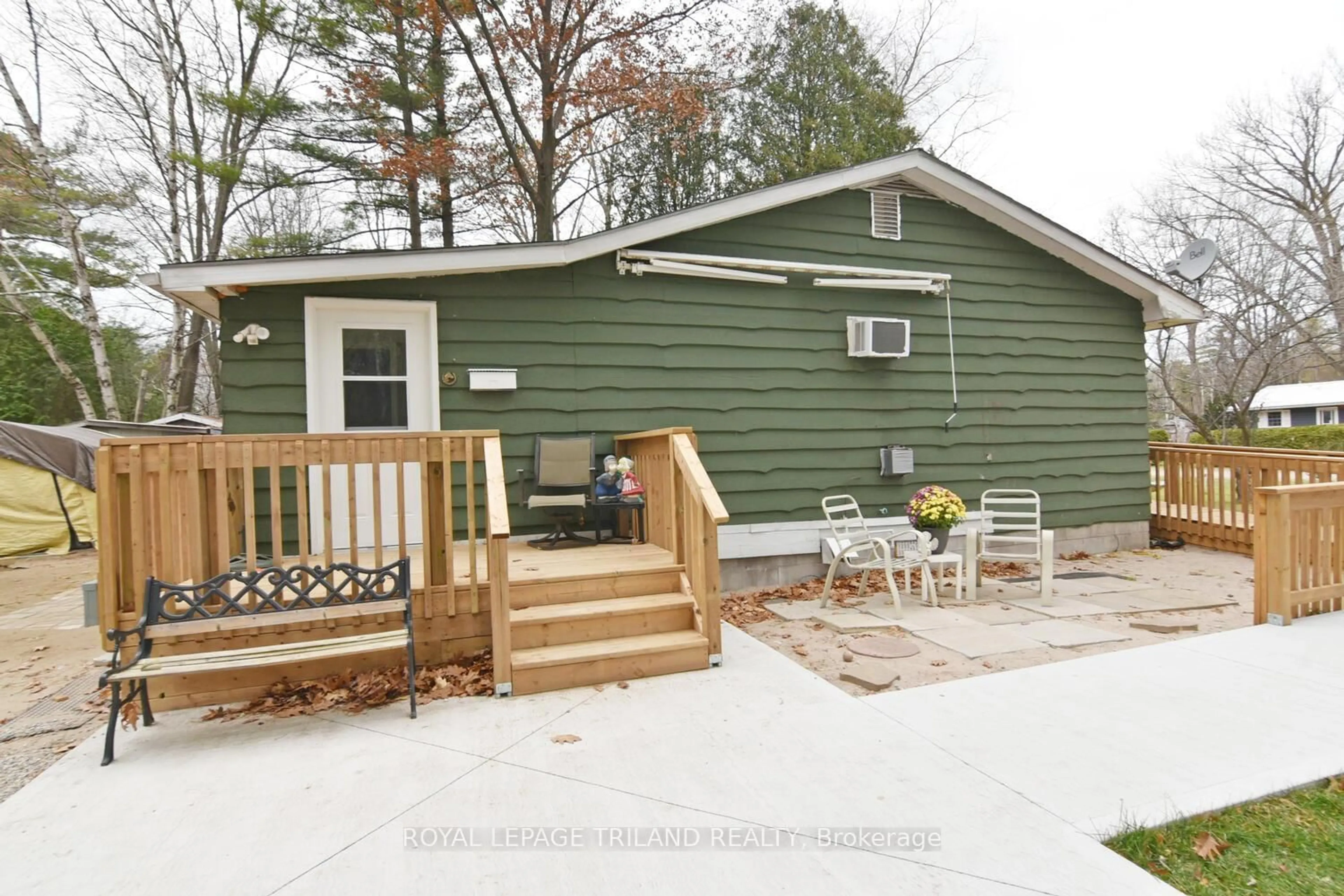 Patio, street for 9599 Pleasant Rd, Lambton Shores Ontario N0N 1J1