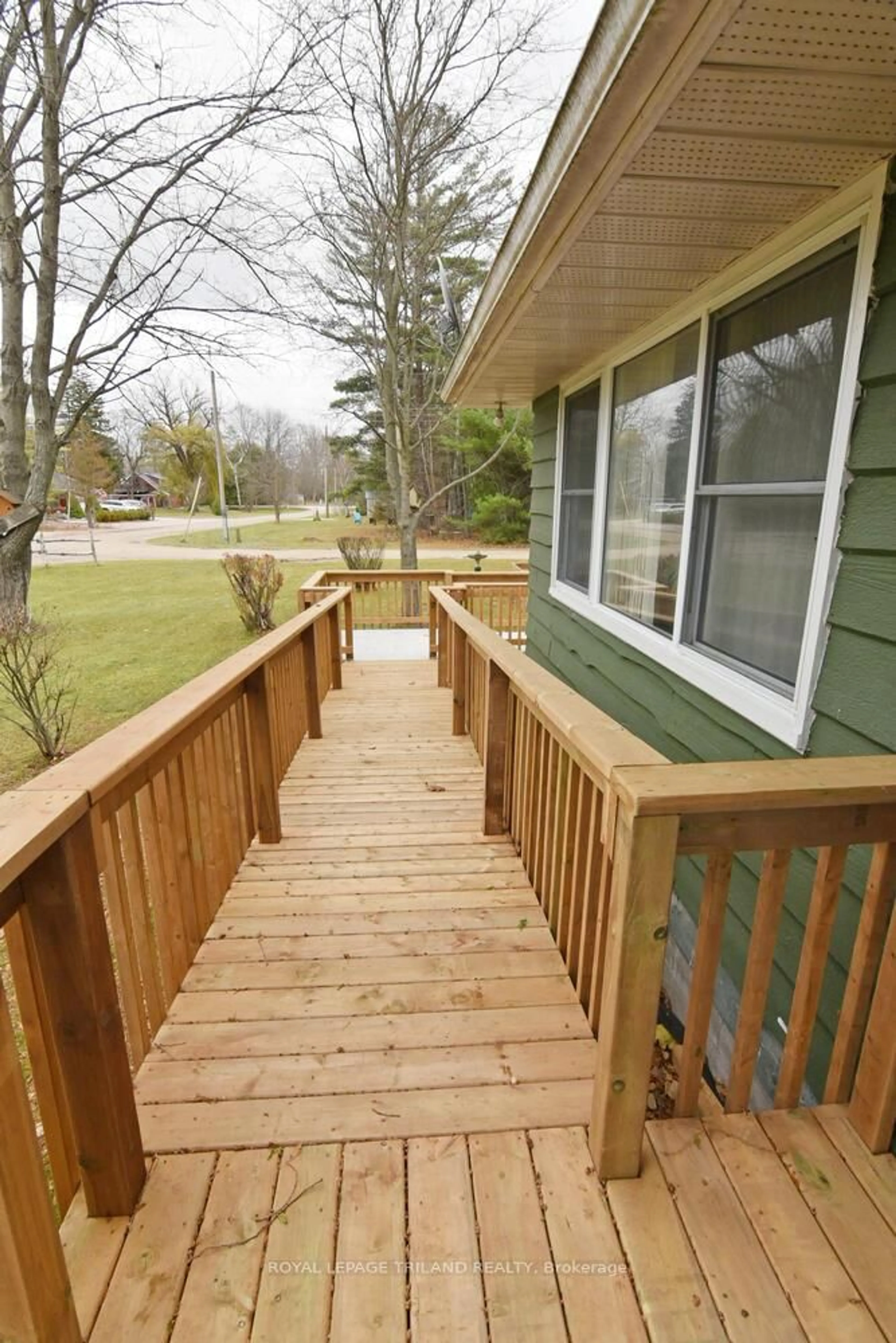 Patio, street for 9599 Pleasant Rd, Lambton Shores Ontario N0N 1J1