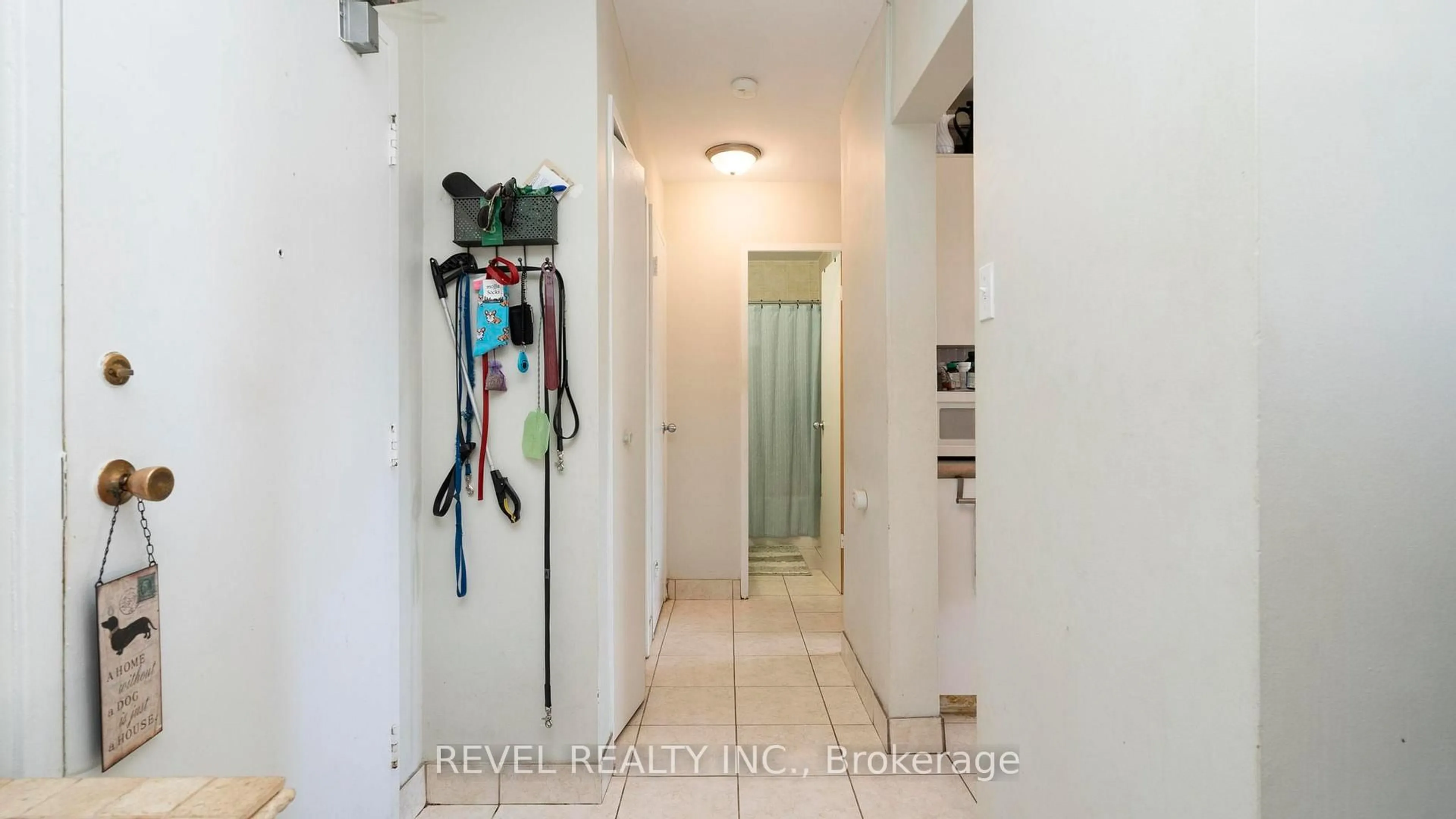 Indoor foyer for 752 Kipps Lane #809, London East Ontario N5Y 4V4