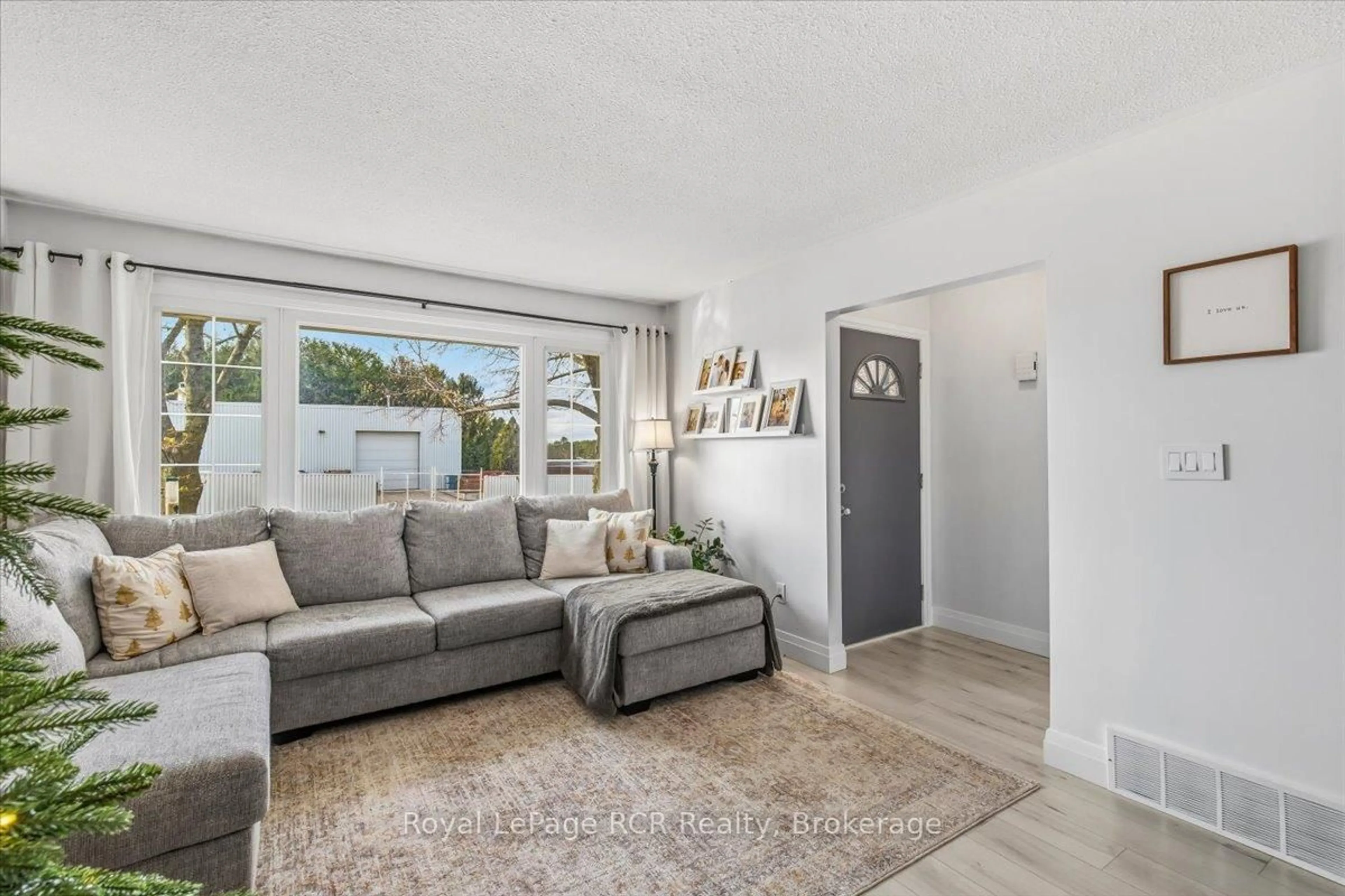 Living room with furniture, unknown for 651 19th Ave, Hanover Ontario N4N 3M8